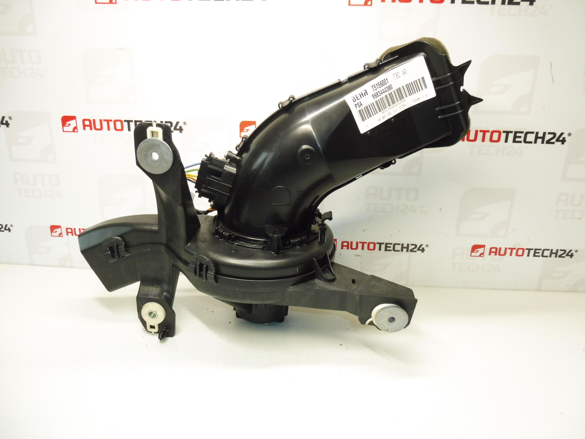 Ventilátor kúrenia pravý Peugeot 3008 5008 9683444380 T5156001 6441CW