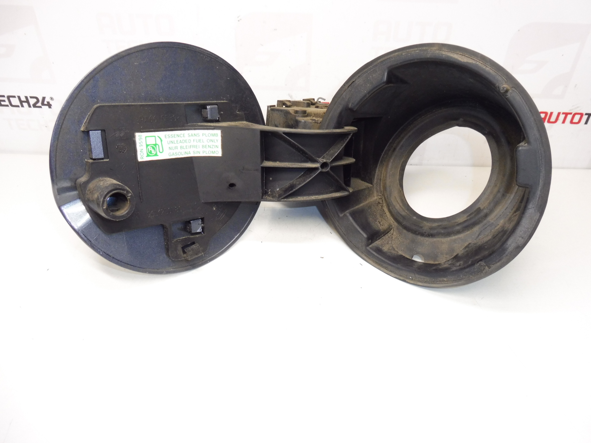 Viečko kryt nádrže Peugeot 1007 9645935580 1517C3 151882