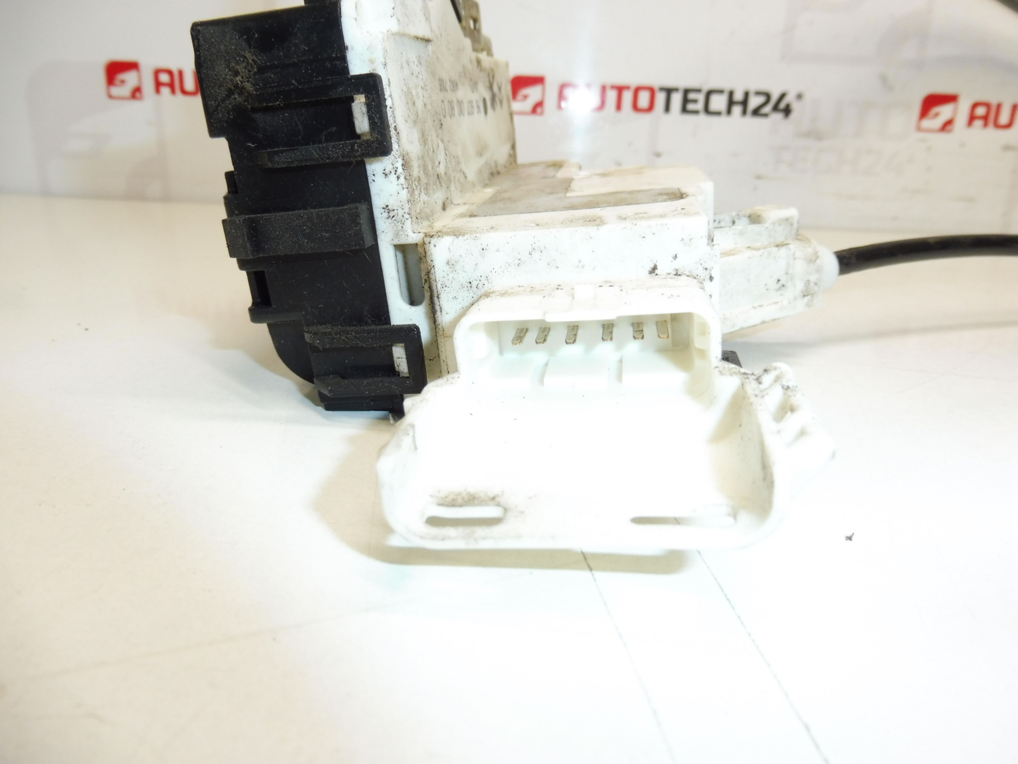 Zámok dverí spolujazdca Peugeot 1007 9646010280 9660701080 9681333880 9136AP