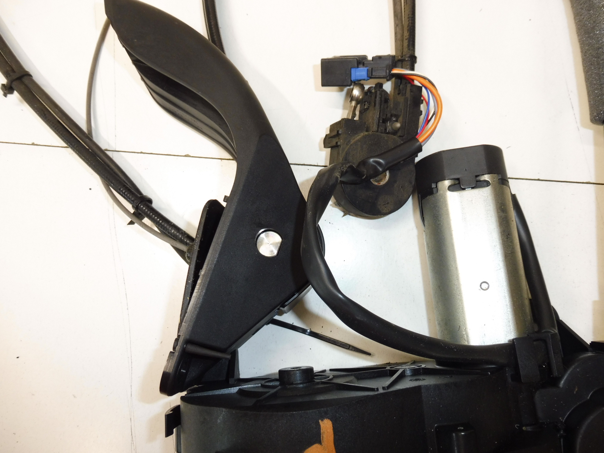 Elektrický pojazd spolujazdca Peugeot 1007 9680508080 9138E0 9138C8