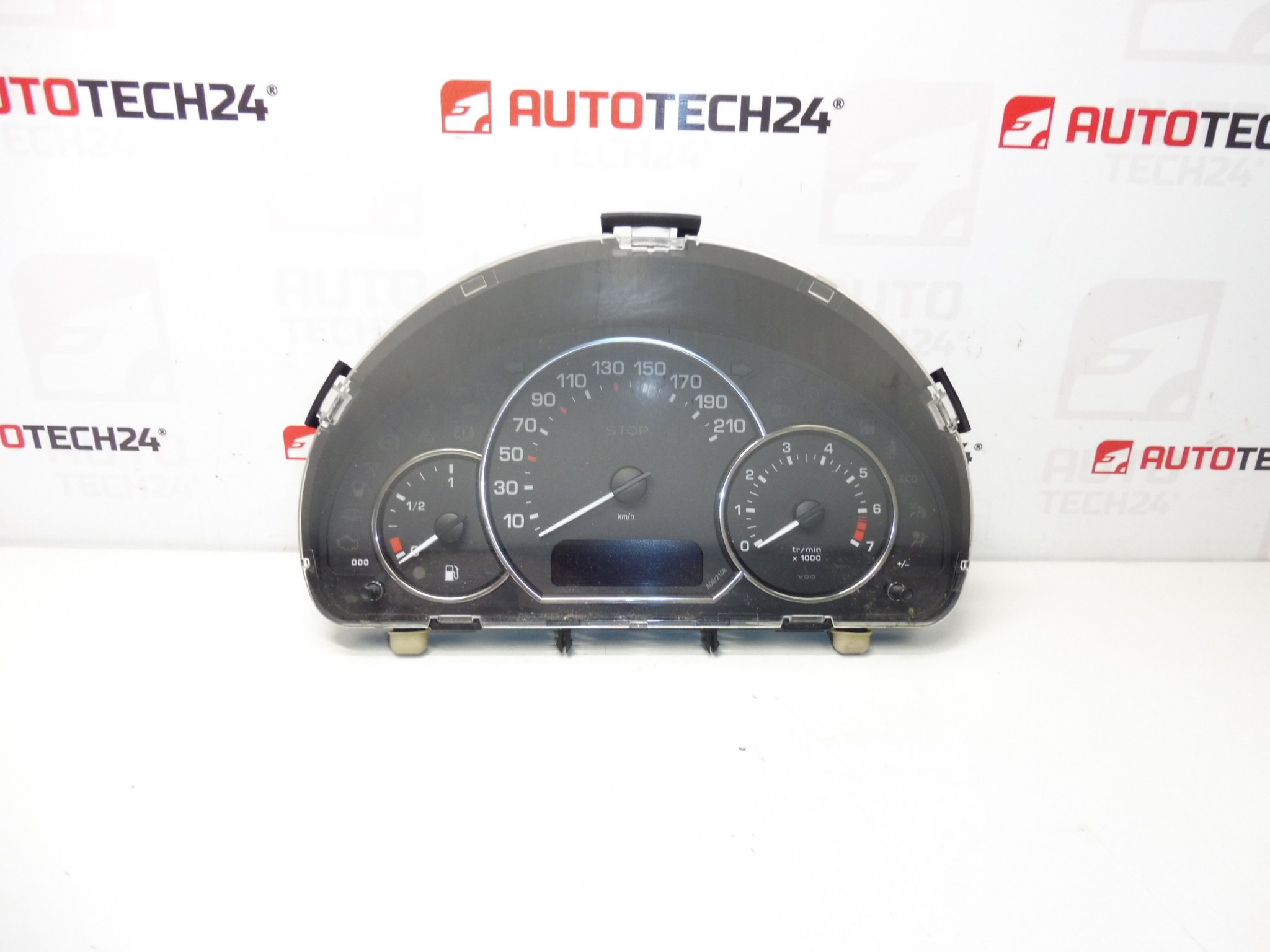 Tachometer budíky najazdených 102000 km Peugeot 1007 9658241580 610652