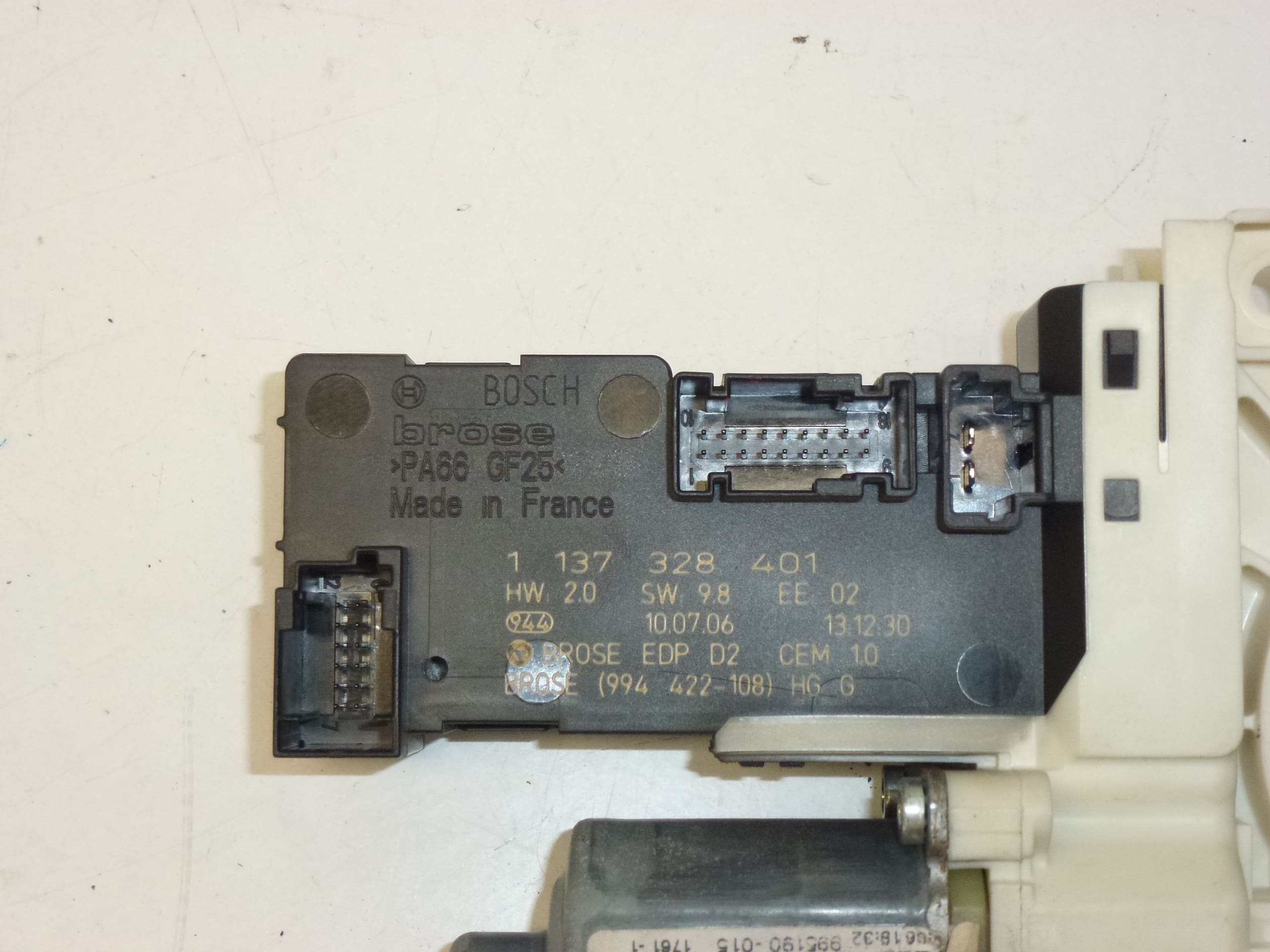 Motor sťahovania ľavého okna Peugeot 407 9663036680 9221Z1