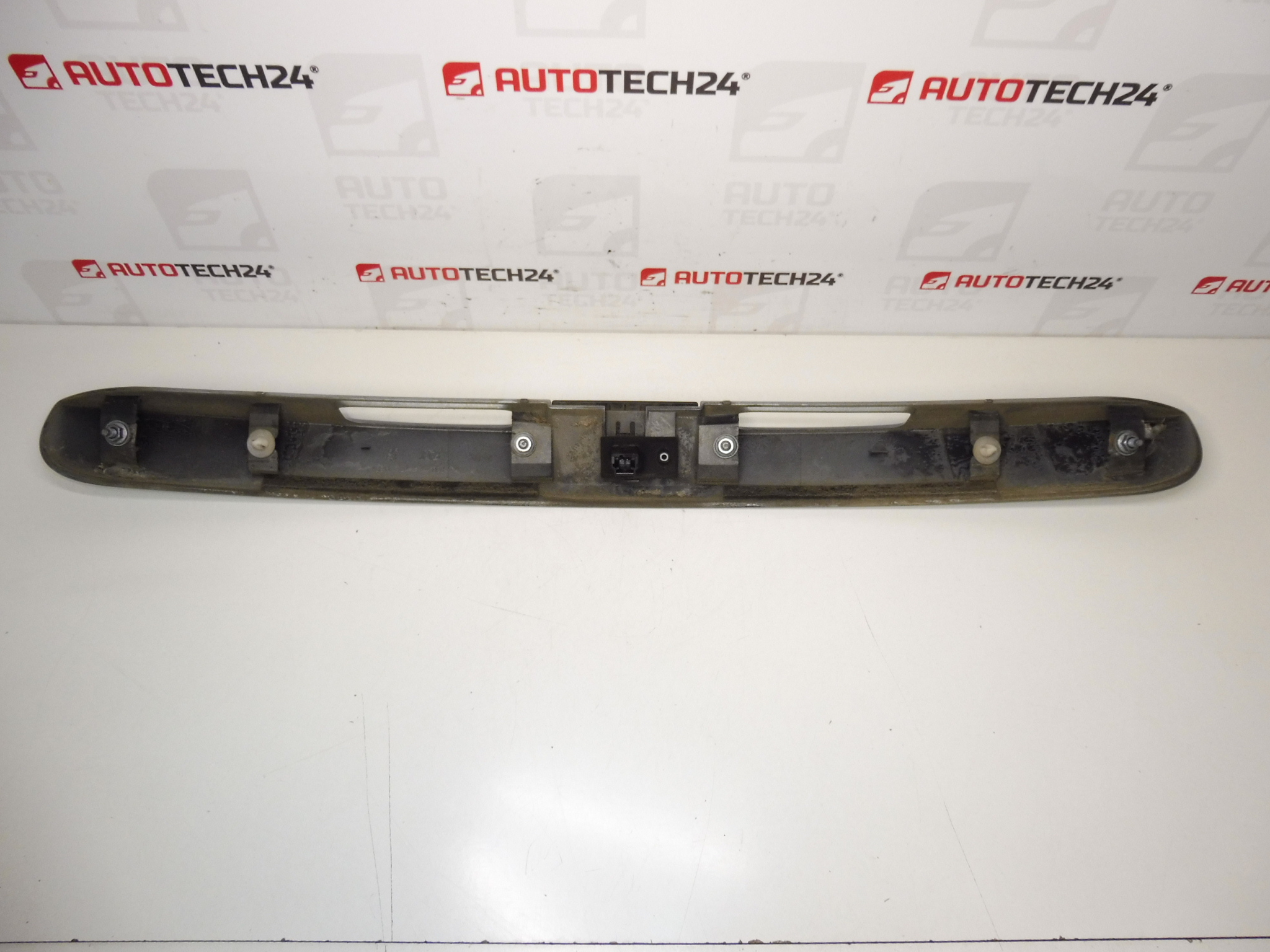 Madlo Peugeot 207 hatchback KGZD 8742L0