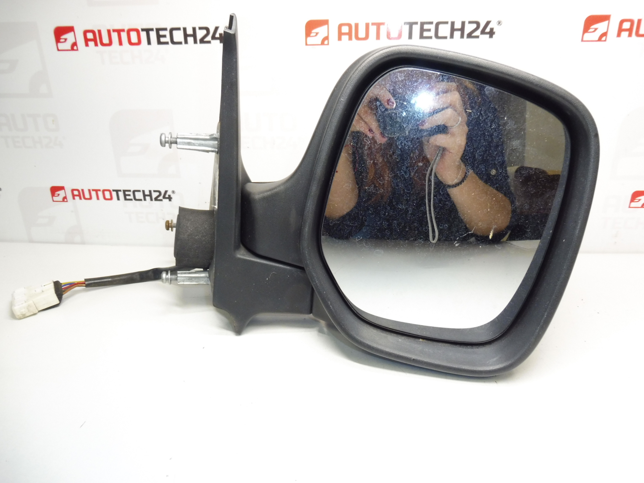 Pravé elektrické zrkadlo Citroën Berlingo II 8153HS