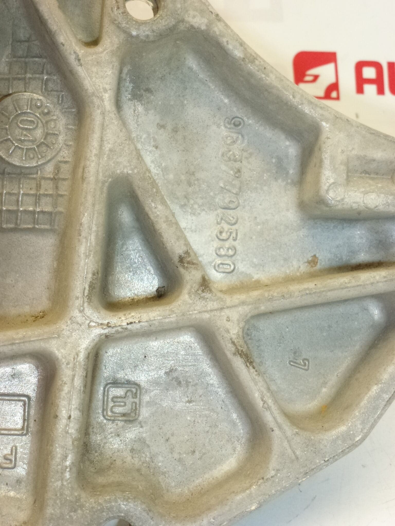 Držiak poloosi Citroën Peugeot 1.9D 2.0 HDI 9637792580