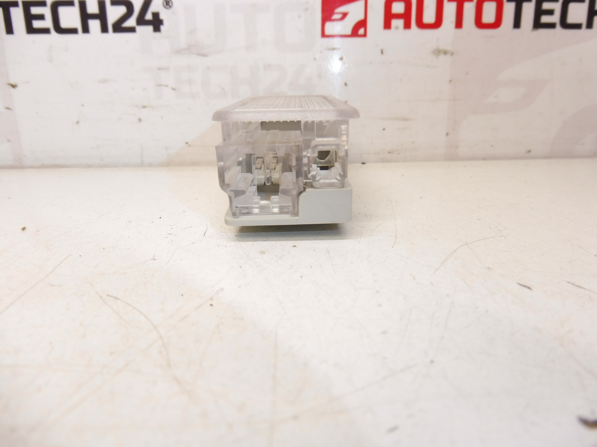 Stropné svietidlo predné Citroën Peugeot 6362N6