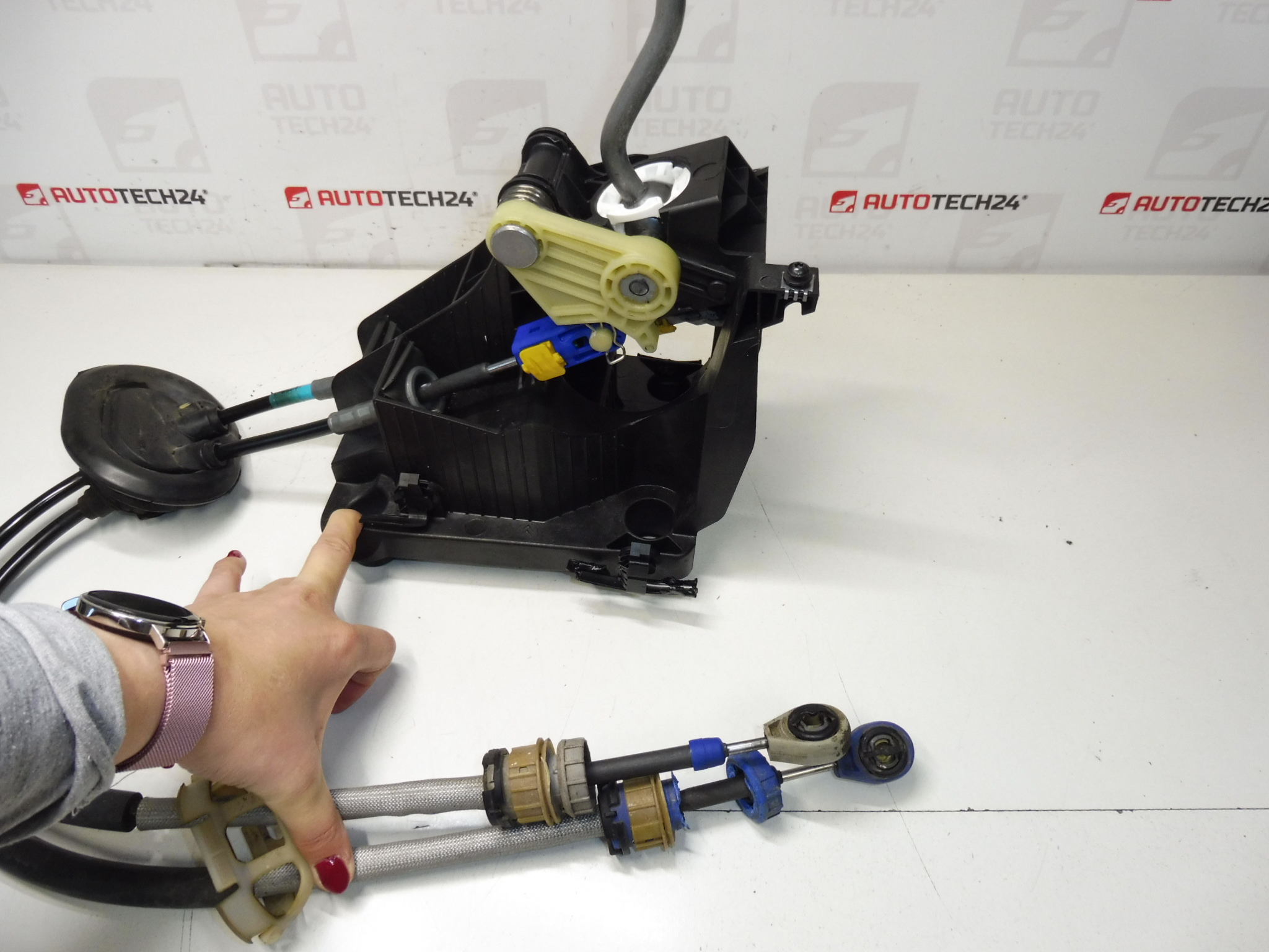 Radiaca páka a lanovody Citroën C4 II DS4 2400NG