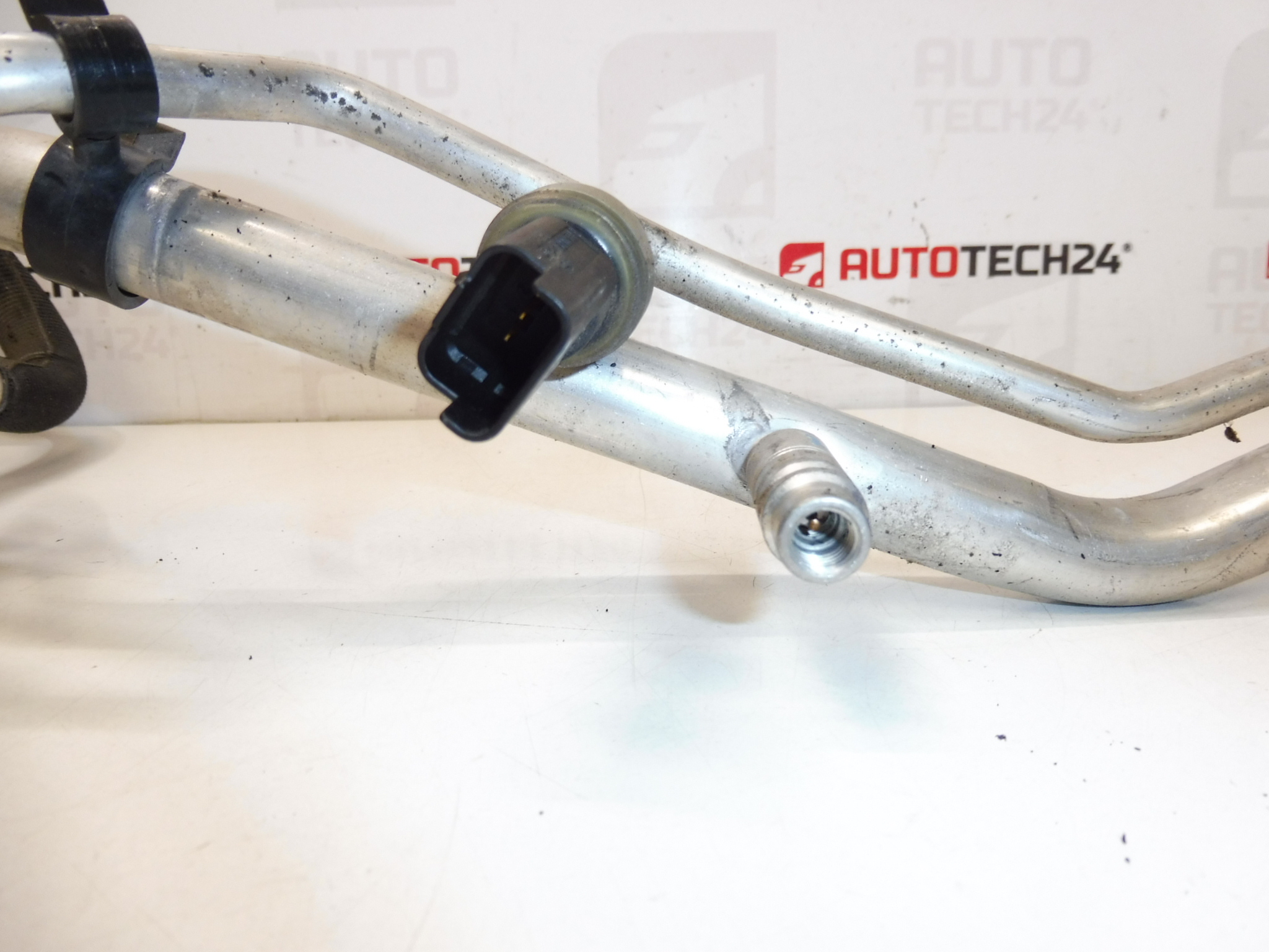 Klíma rúrka Citroën C4 Peugeot 307 9657451280 6460QL
