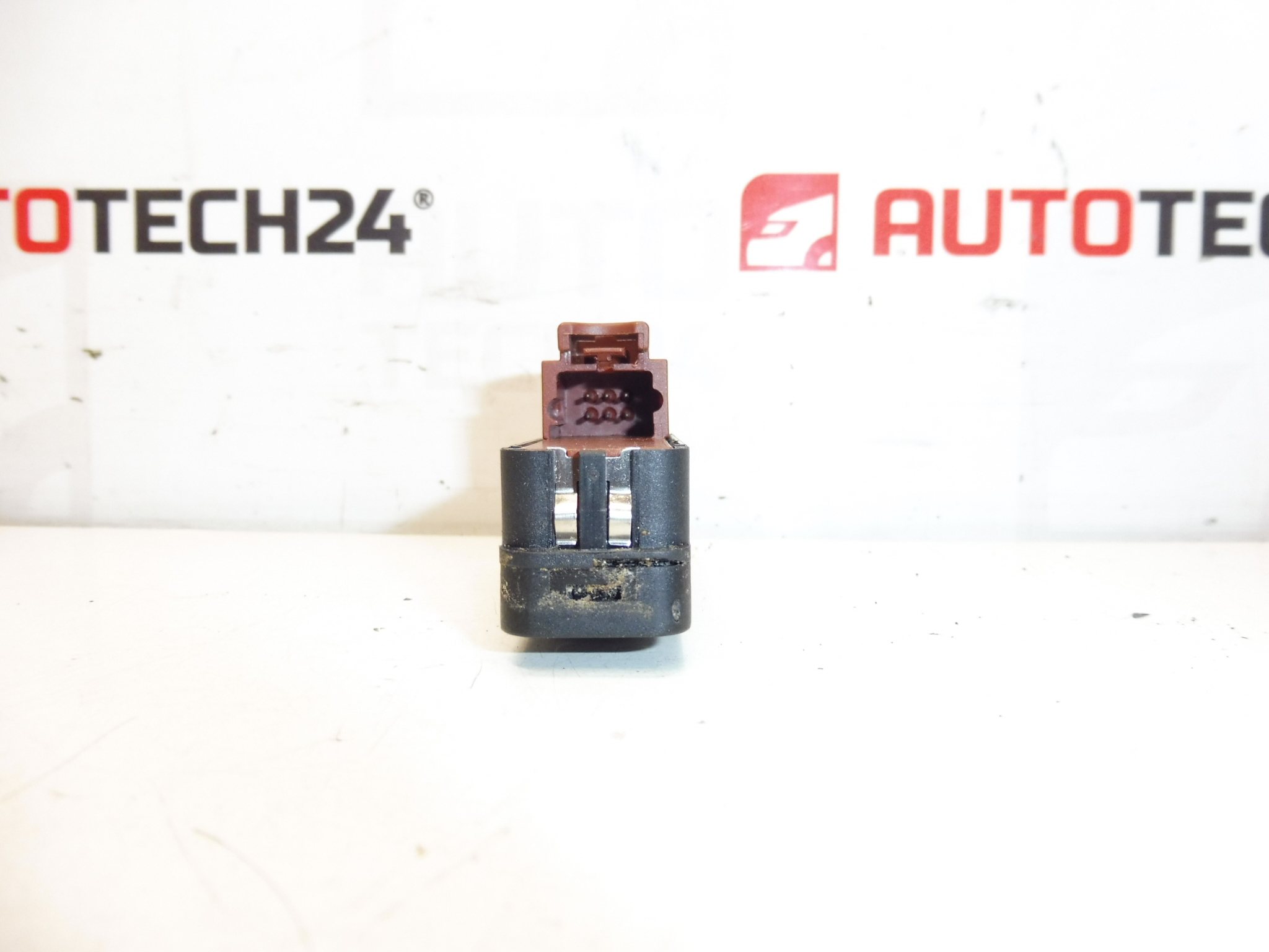 Citroën Peugeot 6554LE riadiaci regulátor sedadla