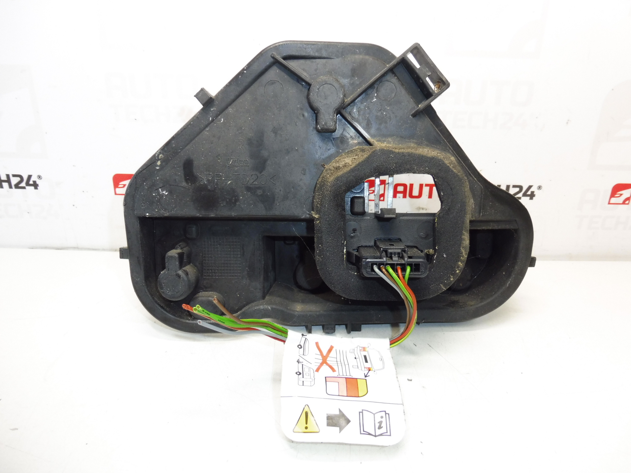 Party so sklonenými zadnými pravými žiarovkami Citroën C3 III 9812257480