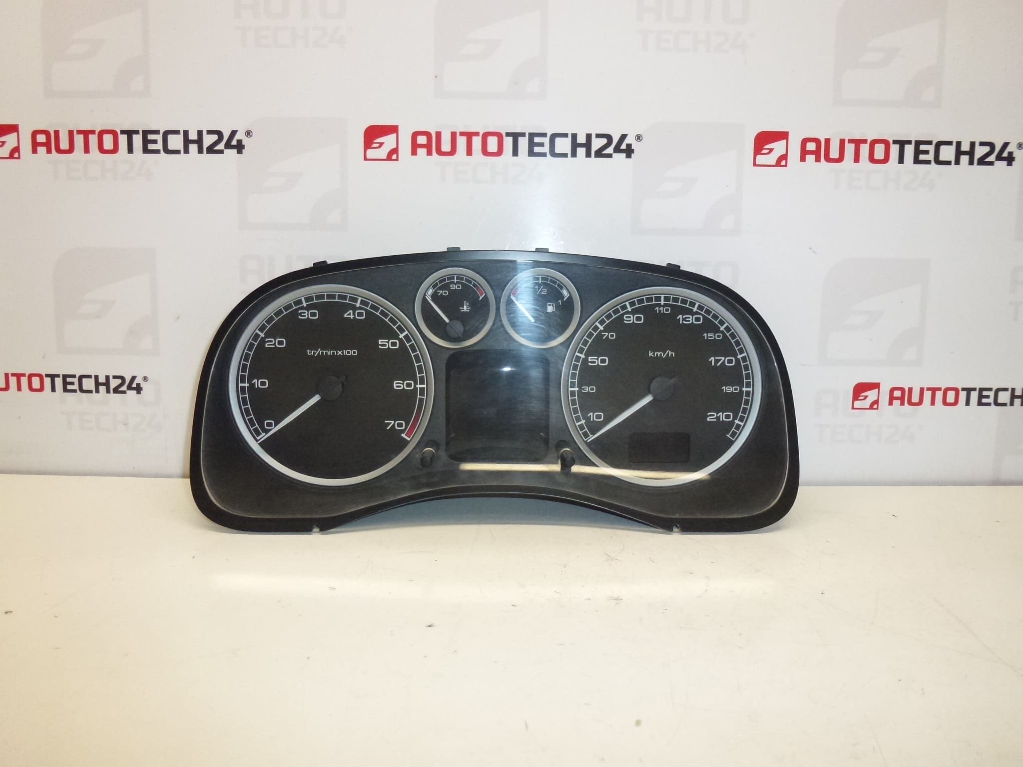 Tachometer Peugeot 307 najazdených 182 tisíc km 9645768480 6103F7