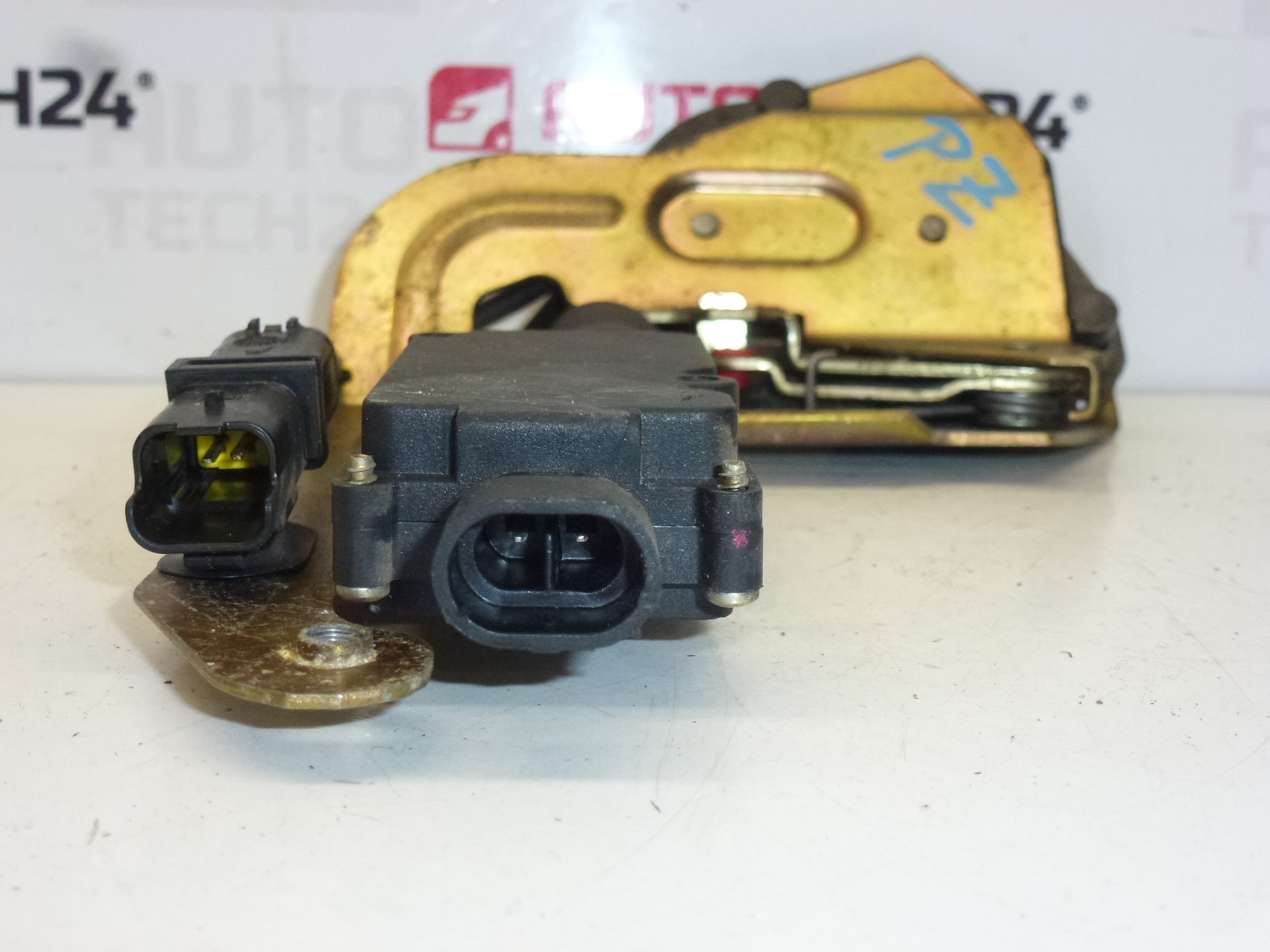 Elektrický zámok pravých zadných dverí Citroën C8 Peugeot 807 9138A6