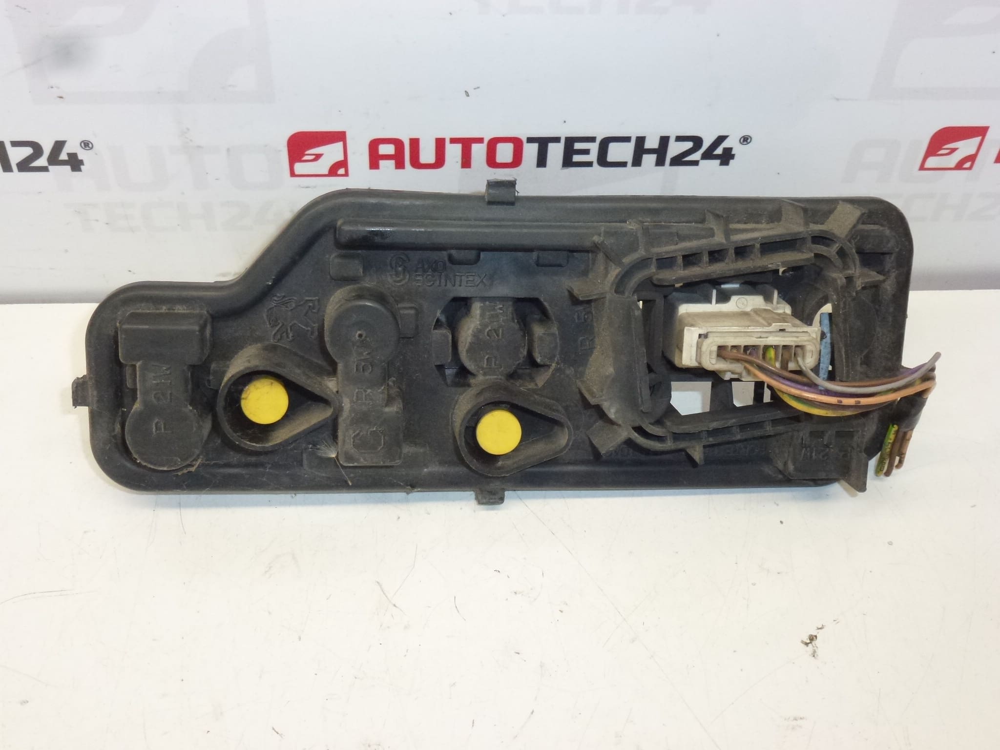 Pätica do ľavej zadnej lampy pre Peugeot 307 SW 6350X2 6350X3