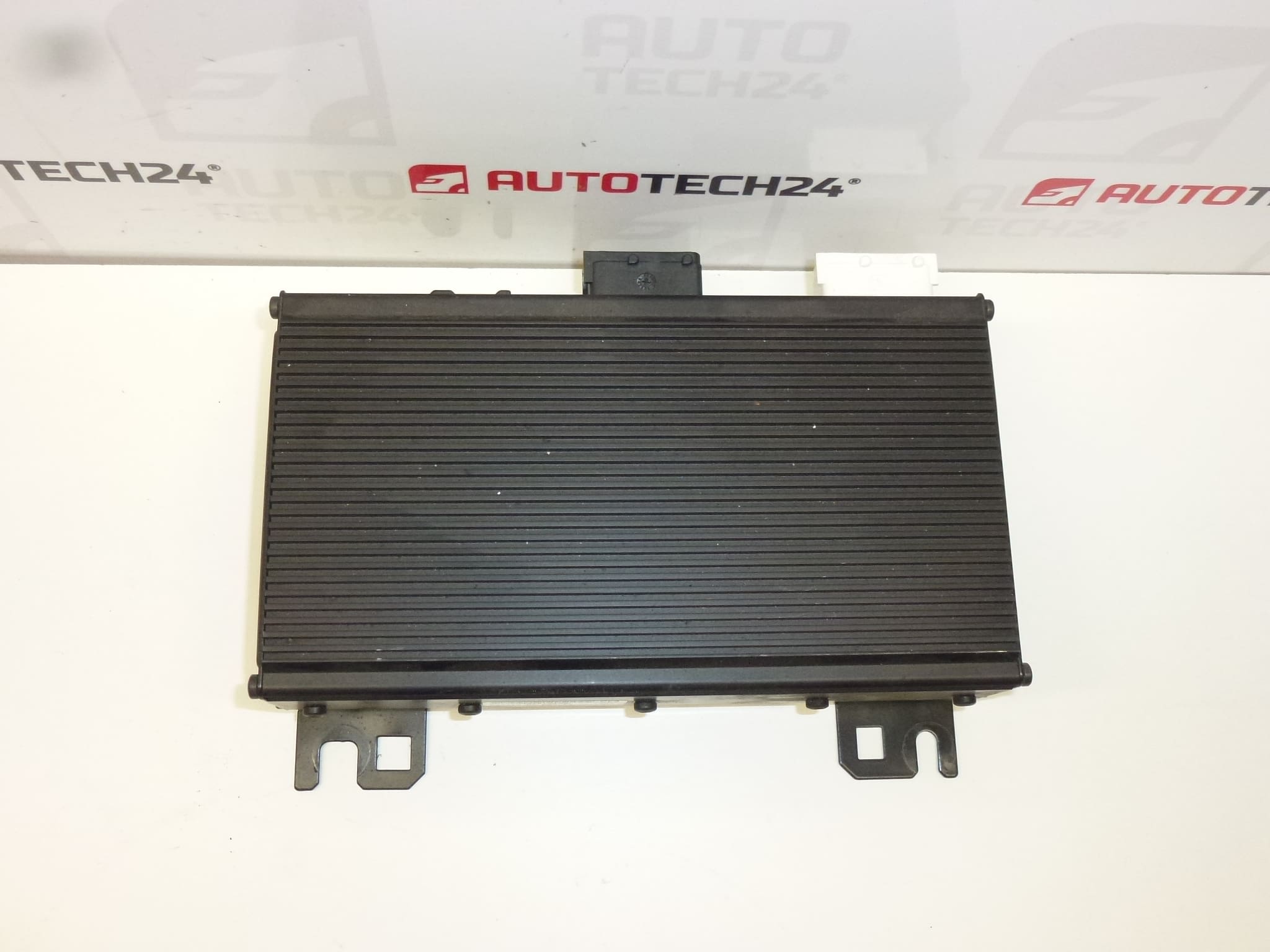 Zosilňovač JBL Citroën Peugeot 9653383680 6560LZ