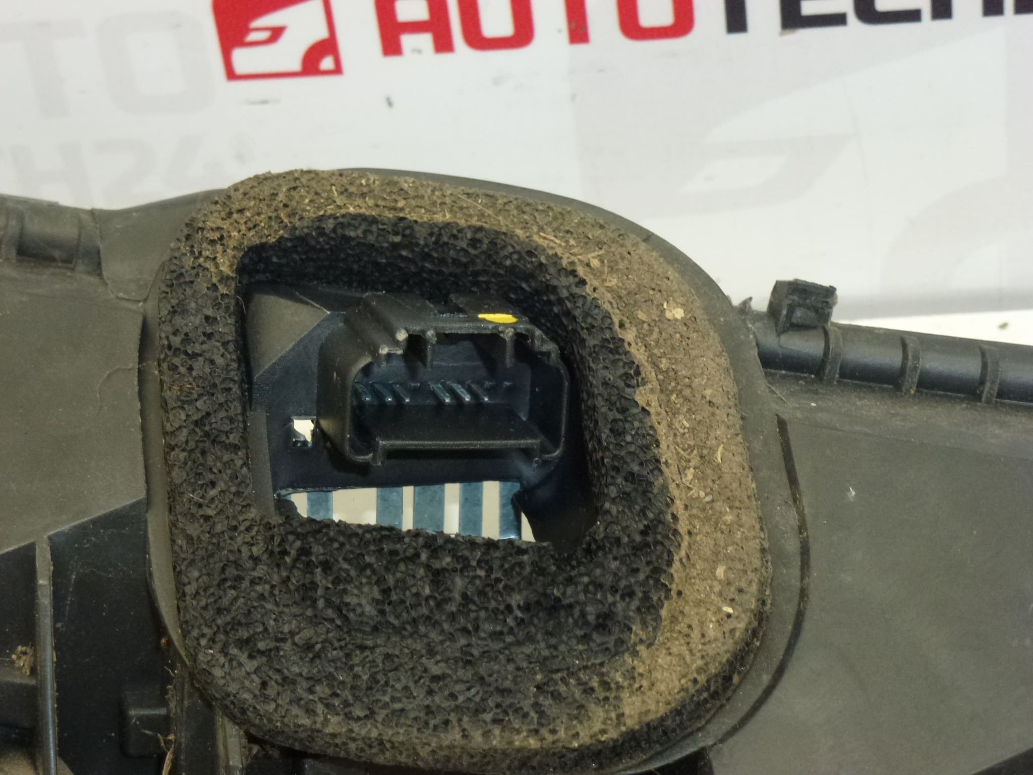 Základňa ľavej zadnej žiarovky Citroën C1 Peugeot 107 634686