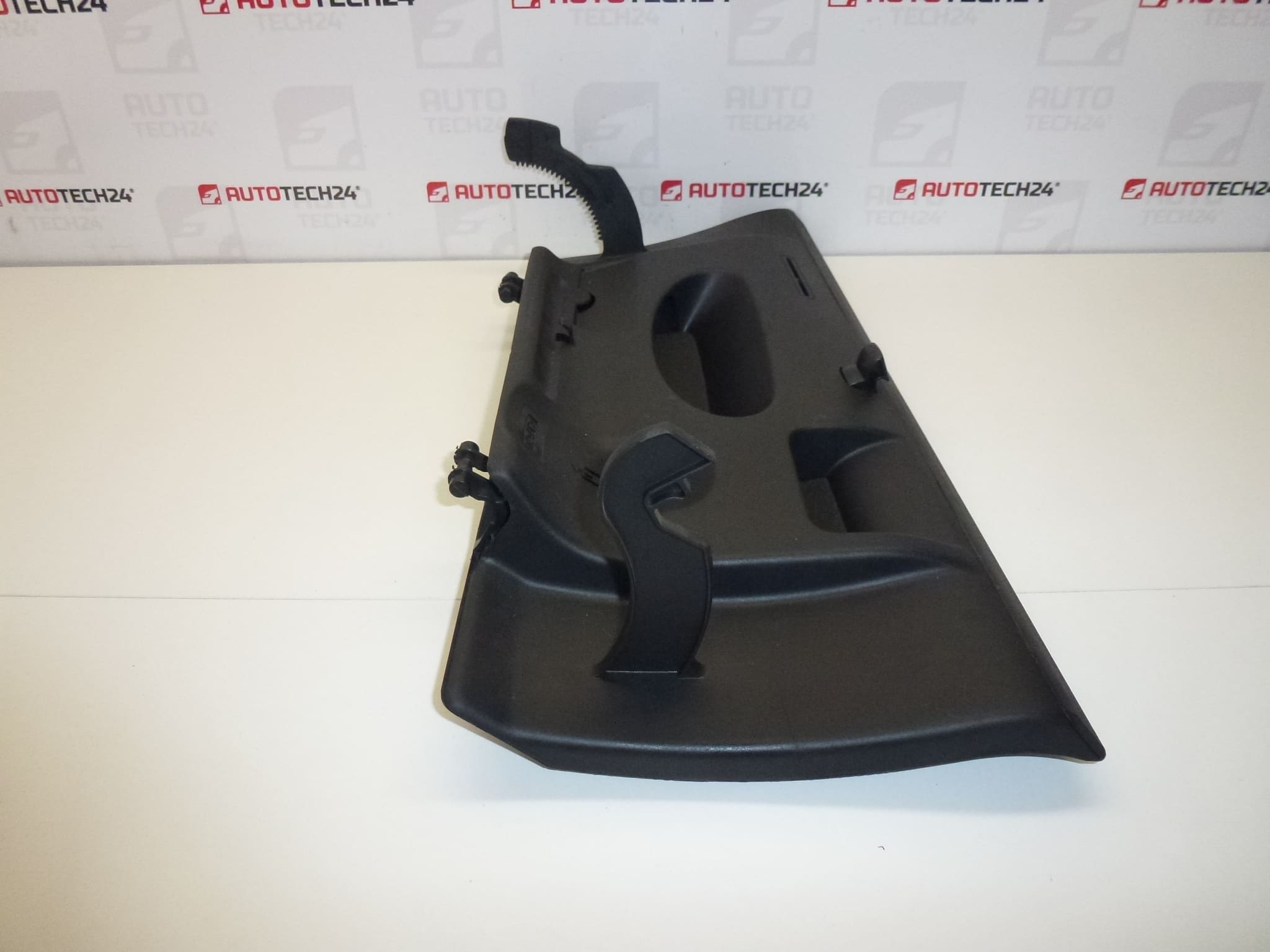 Odkladacia schránka GLOVE BOX Citroën C4 8218N1