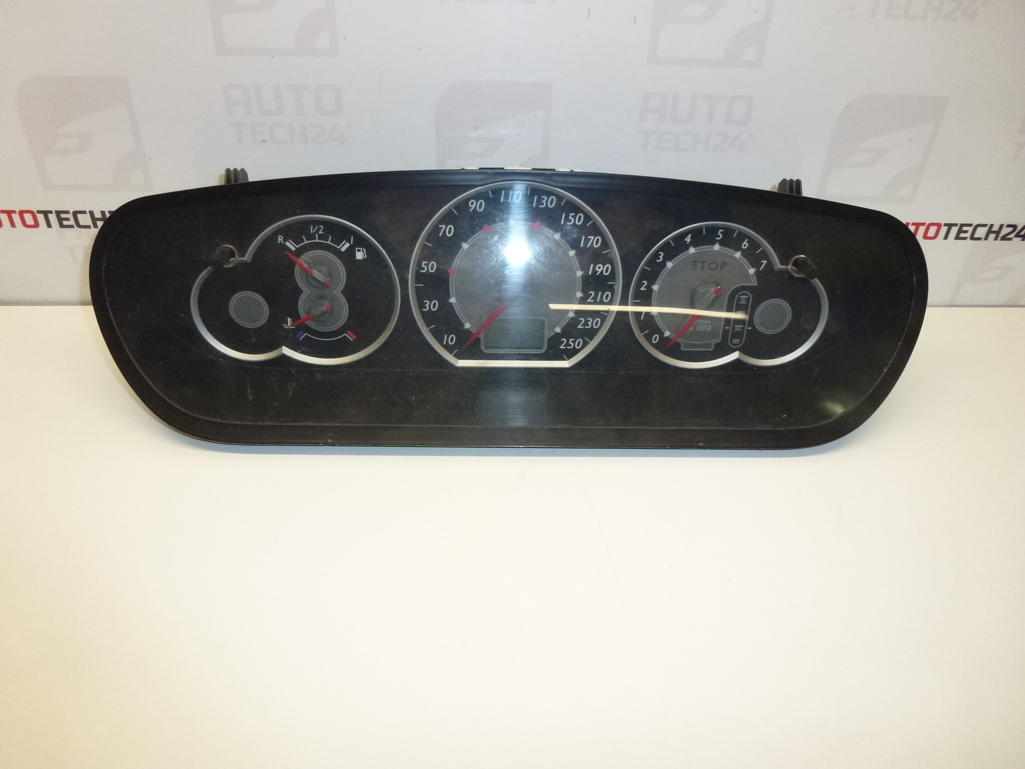 Tachometer Citroën C5 II najazdené 289000 km 9655608580 610318