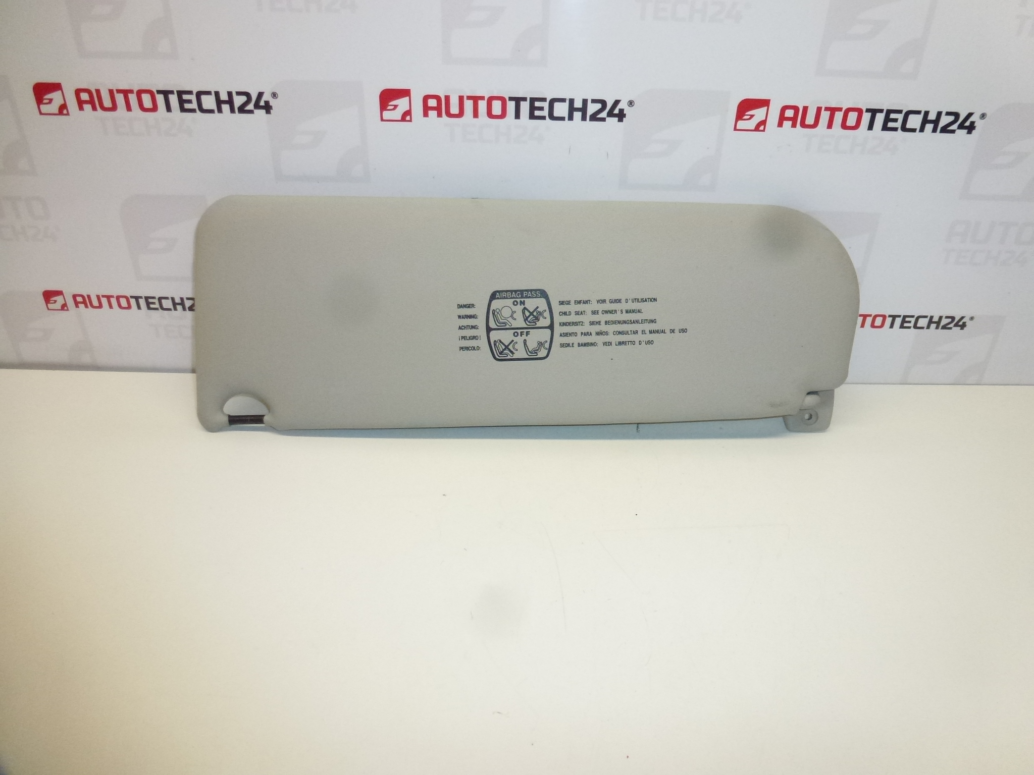 Slnečná clona Citroën C8 Peugeot 807, osvetlenie - pravá 8143GN