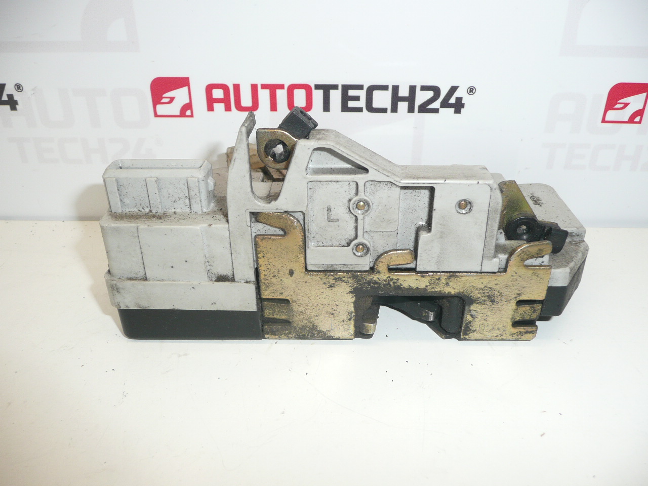 Zámok ľavých zadných dverí Peugeot 206 a 406 combi 913758