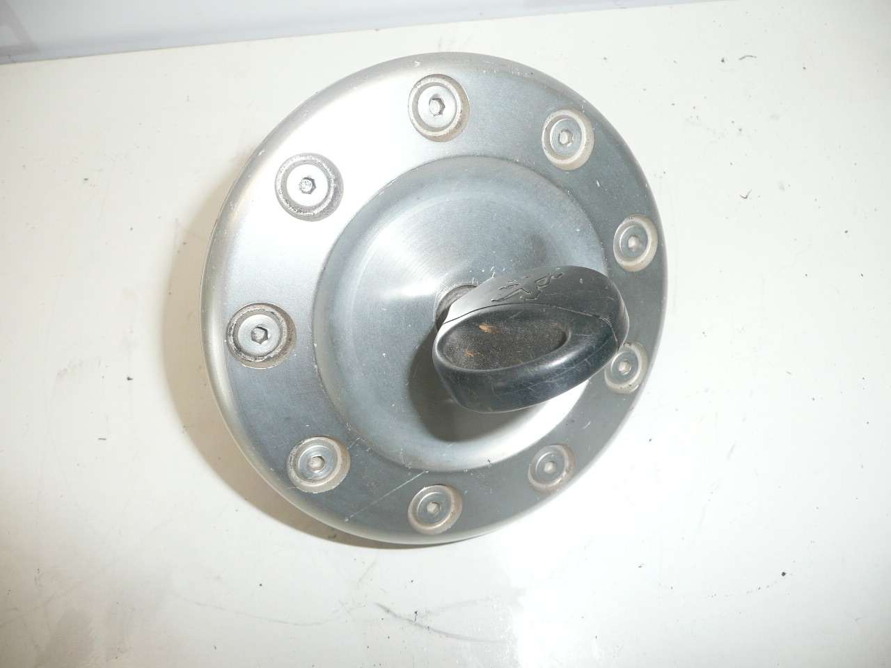 Viečko kryt nádrže Peugeot 206 1508H2 1508F6