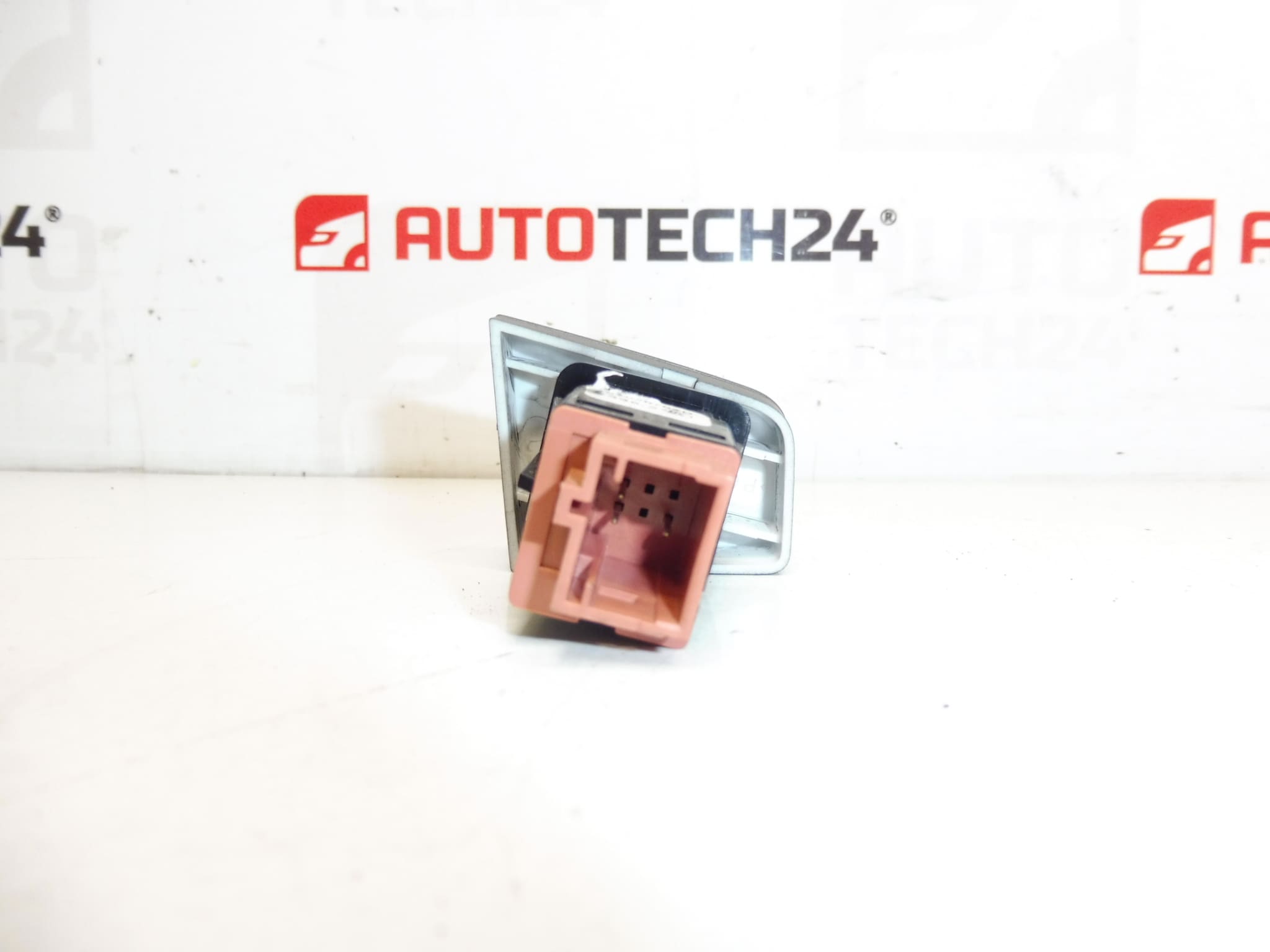 Ovládač výstražných svetiel Citroën C-Elysée Peugeot 301 96765876ZD – Obrázok 2