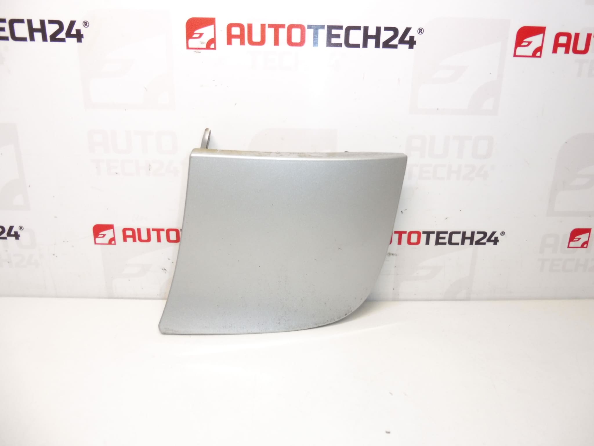 Kryt viečka nádrže červené Peugeot 107 Citroën C1 KTB 1517C5 1517C9