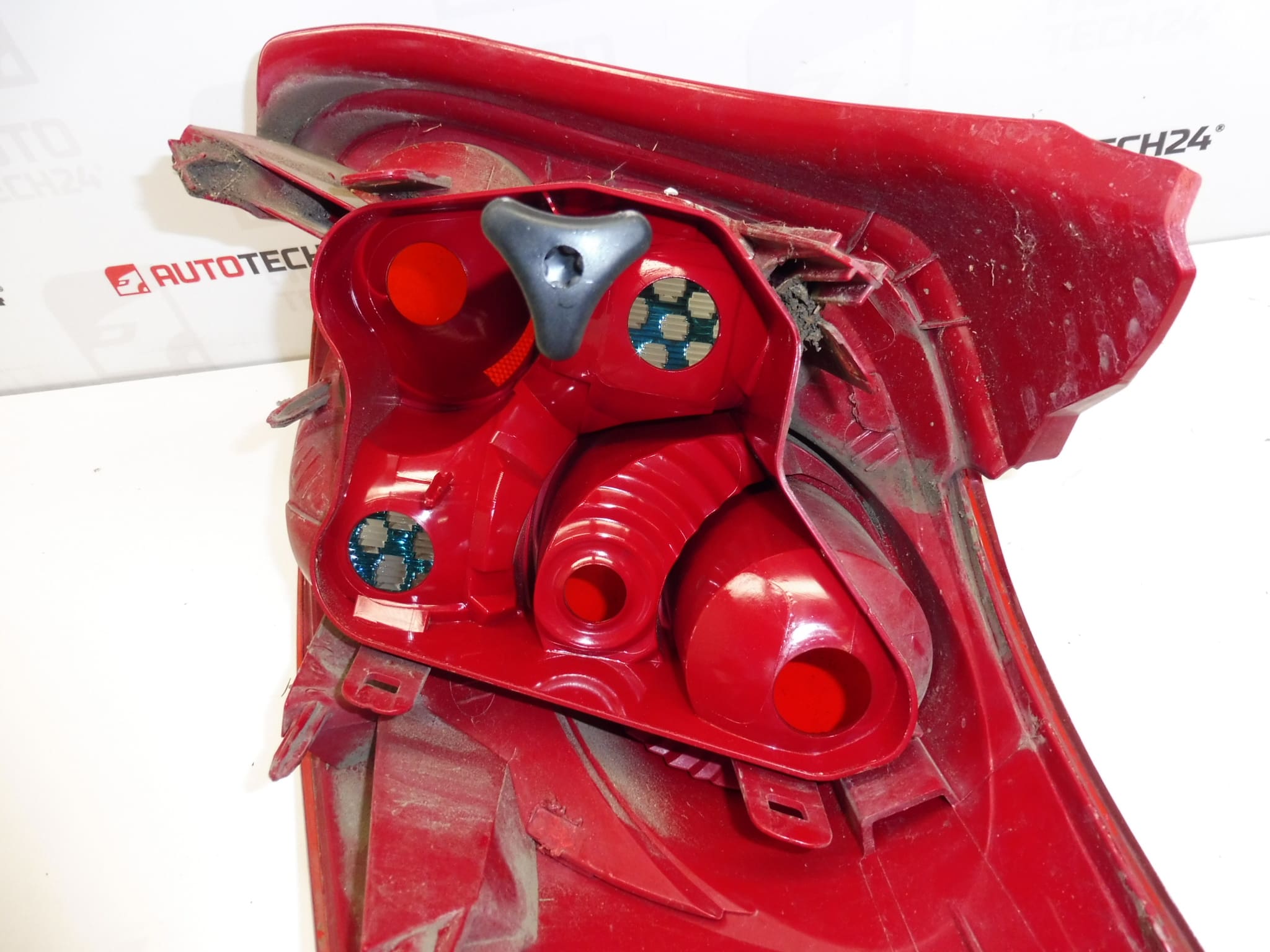 Ľavé zadné svetlo Peugeot 207 SW 9680158080 6350CT – Obrázok 2