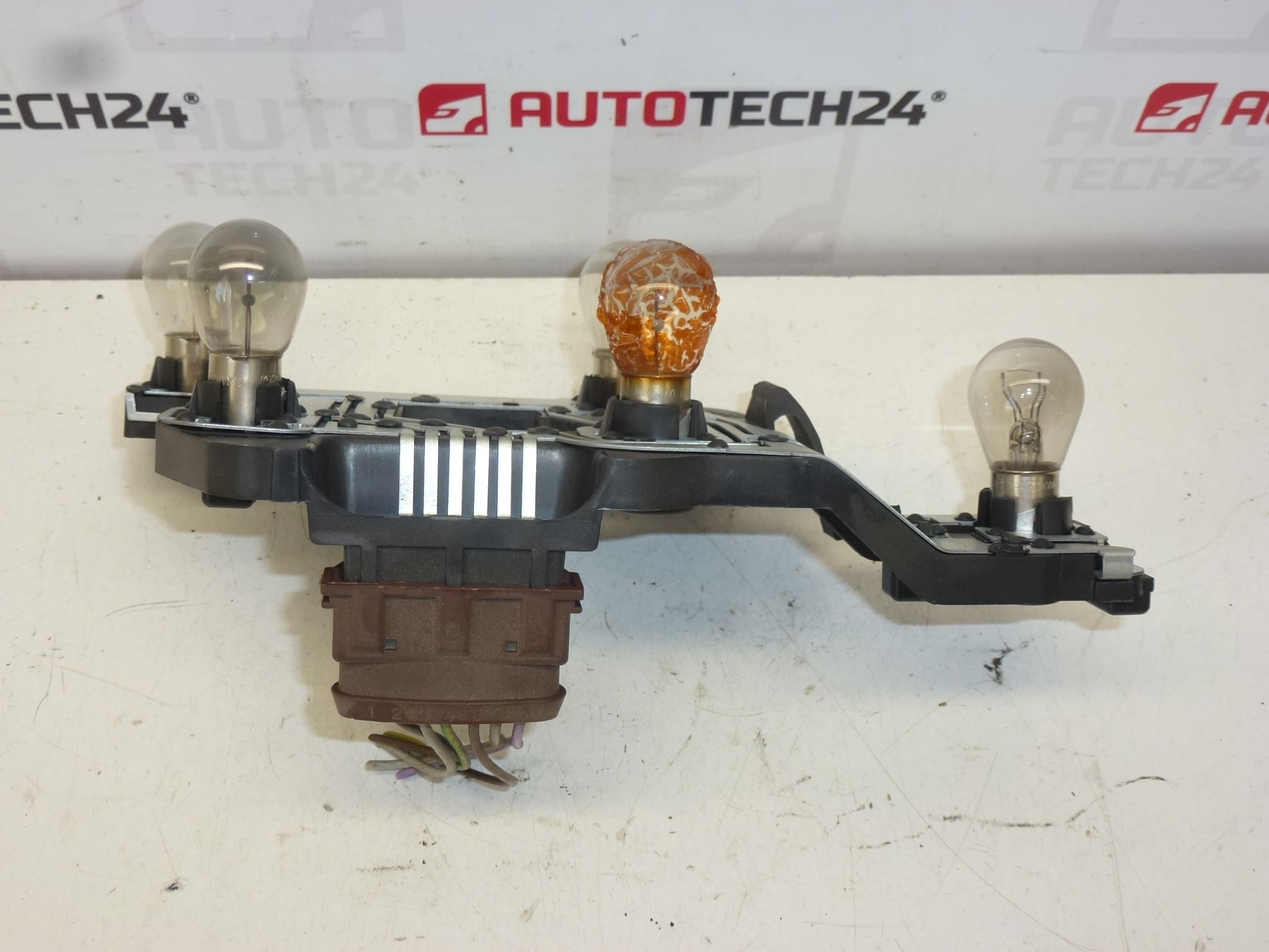 Patica Ľavej Zadnej Lampy S Káblom Citroën Xsara 6350P0 – Obrázok 2