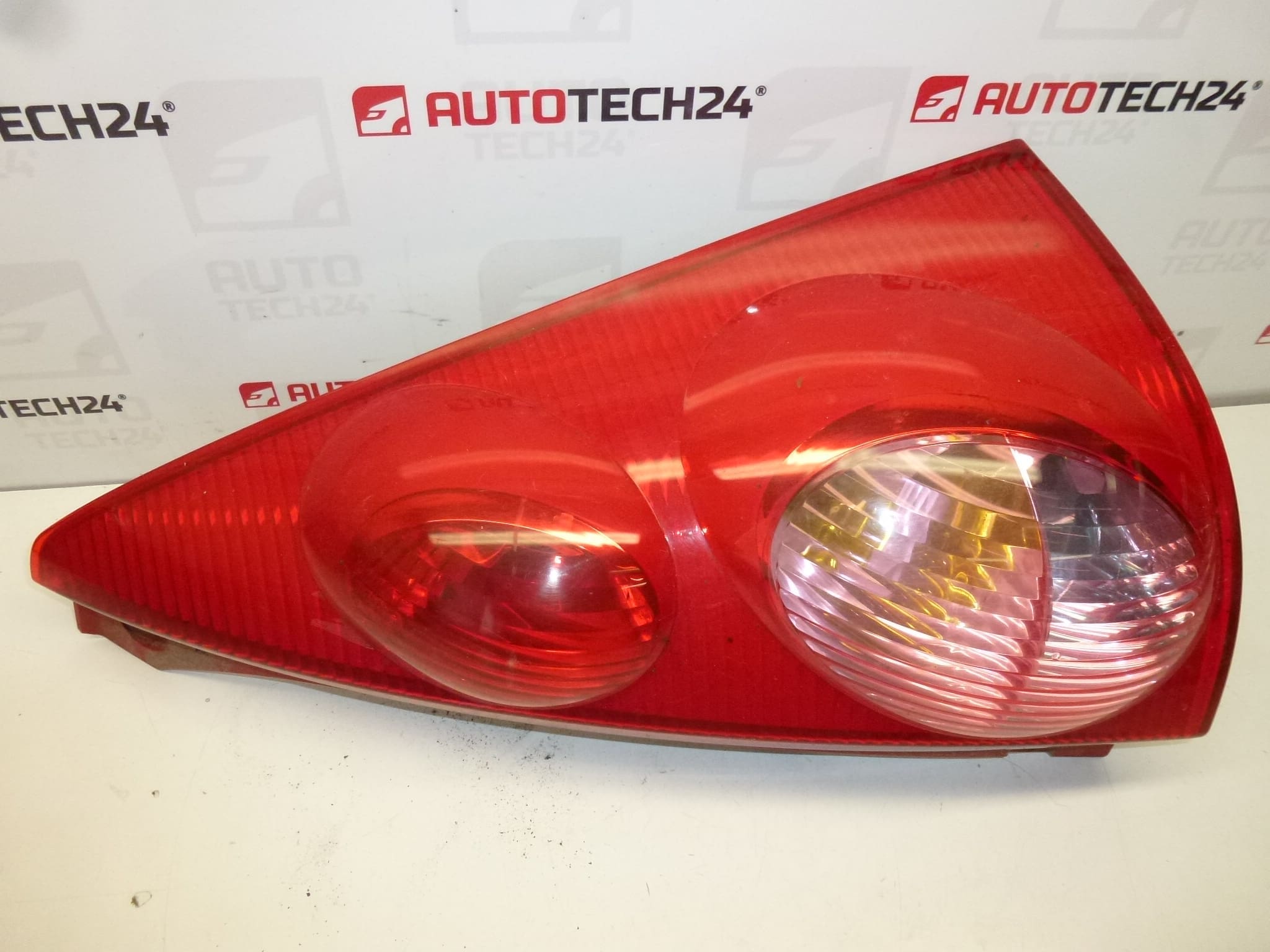 Pravá Zadná Lampa Peugeot 107 6351X6 – Obrázok 2