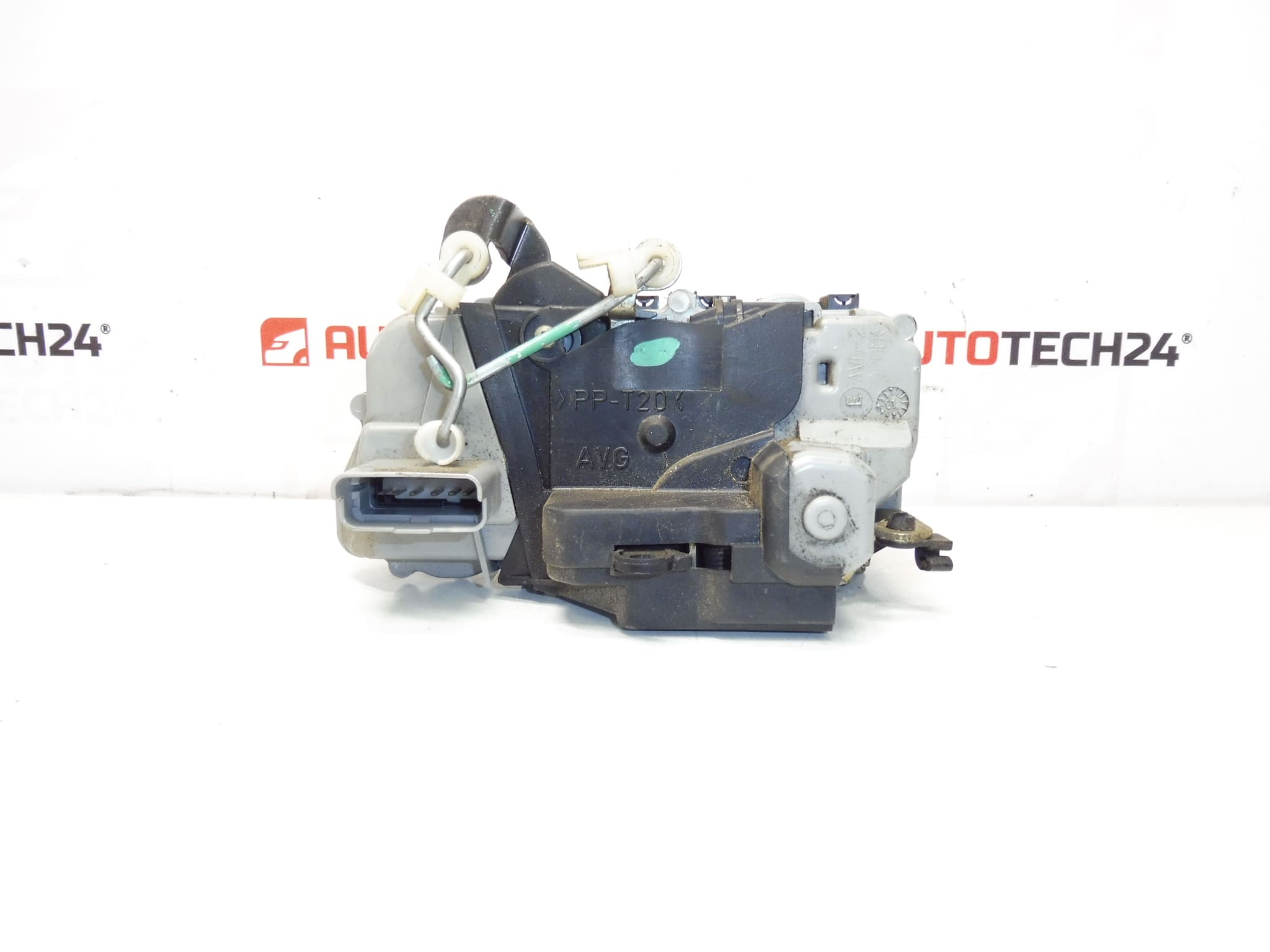 Zamknutie ľavých dverí Peugeot 307 3-dvere 9135k4