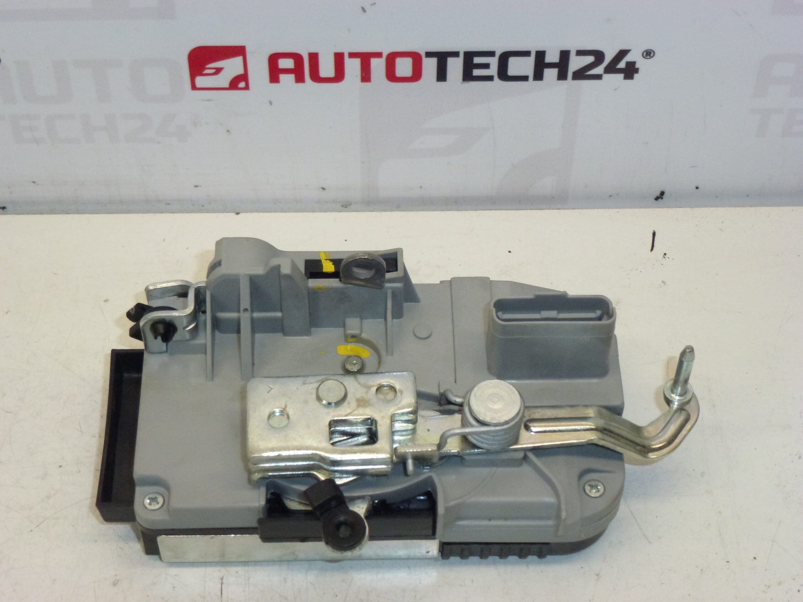 Zámok ľavých predných dverí Citroën Peugeot 9135L4 – Obrázok 2