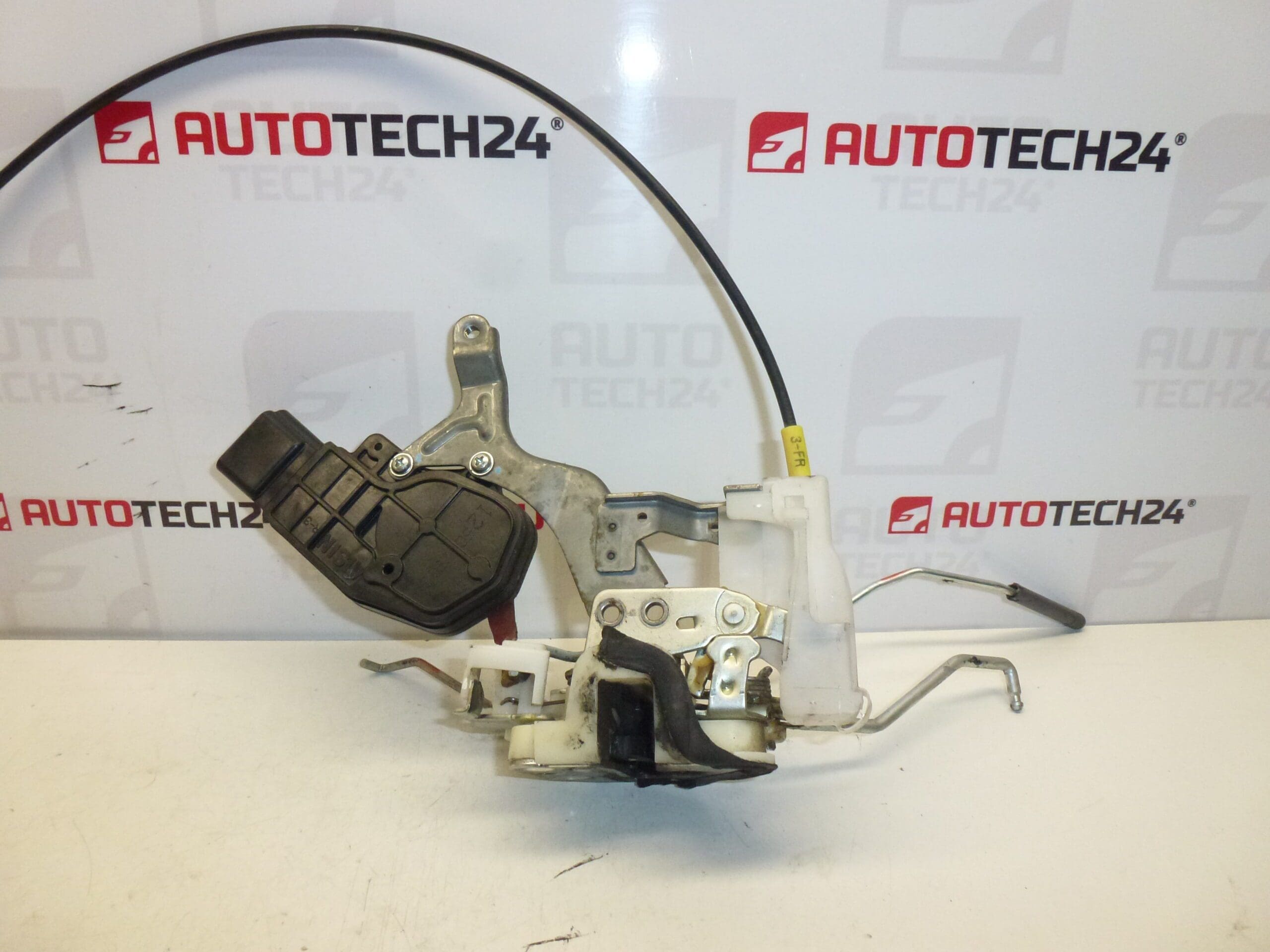 Zámok pravých dverí Citroën C1 Peugeot 107 9136V1