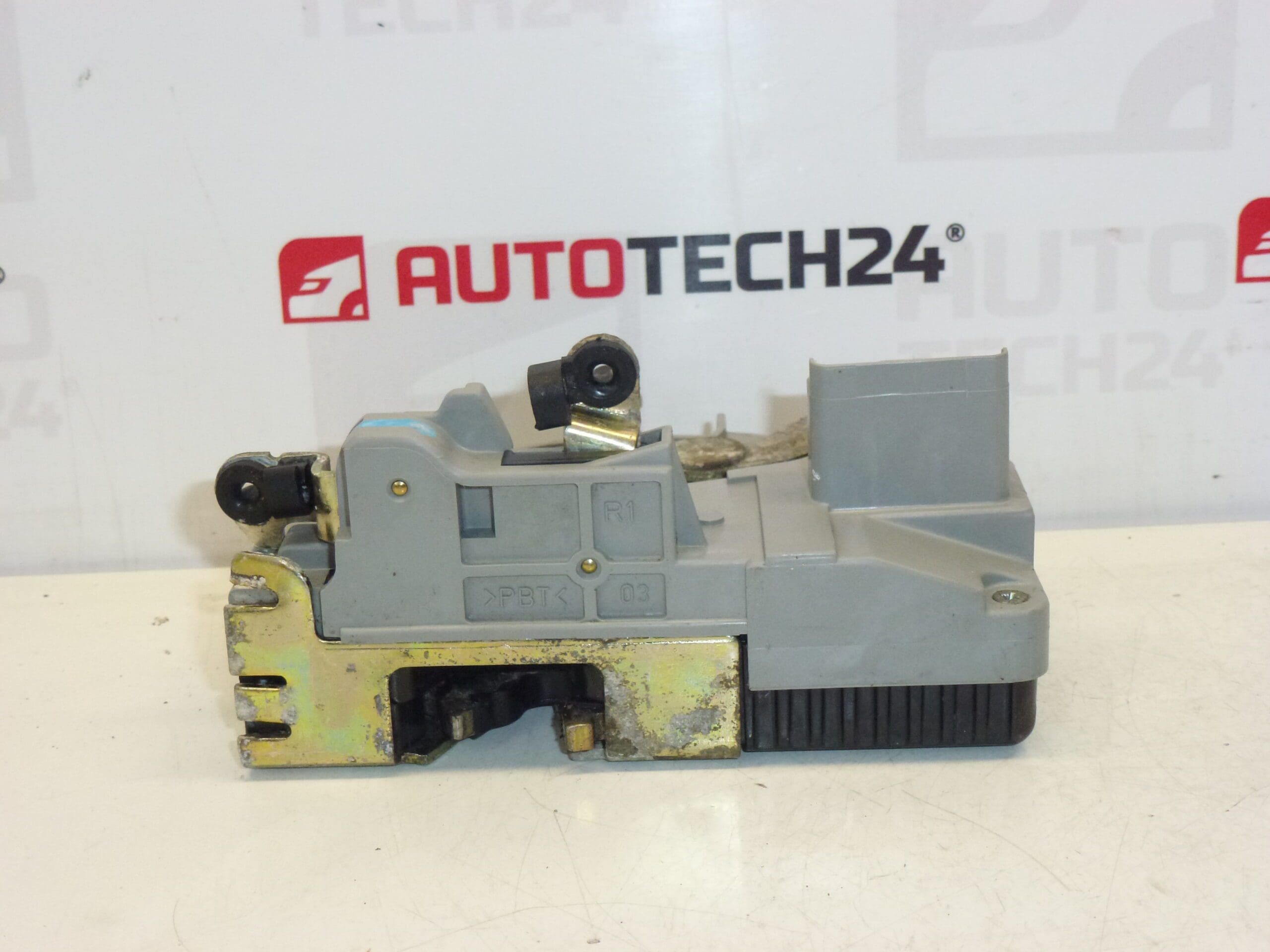 Zámok pravých predných dverí Citroën Peugeot 9136J6 – Obrázok 2