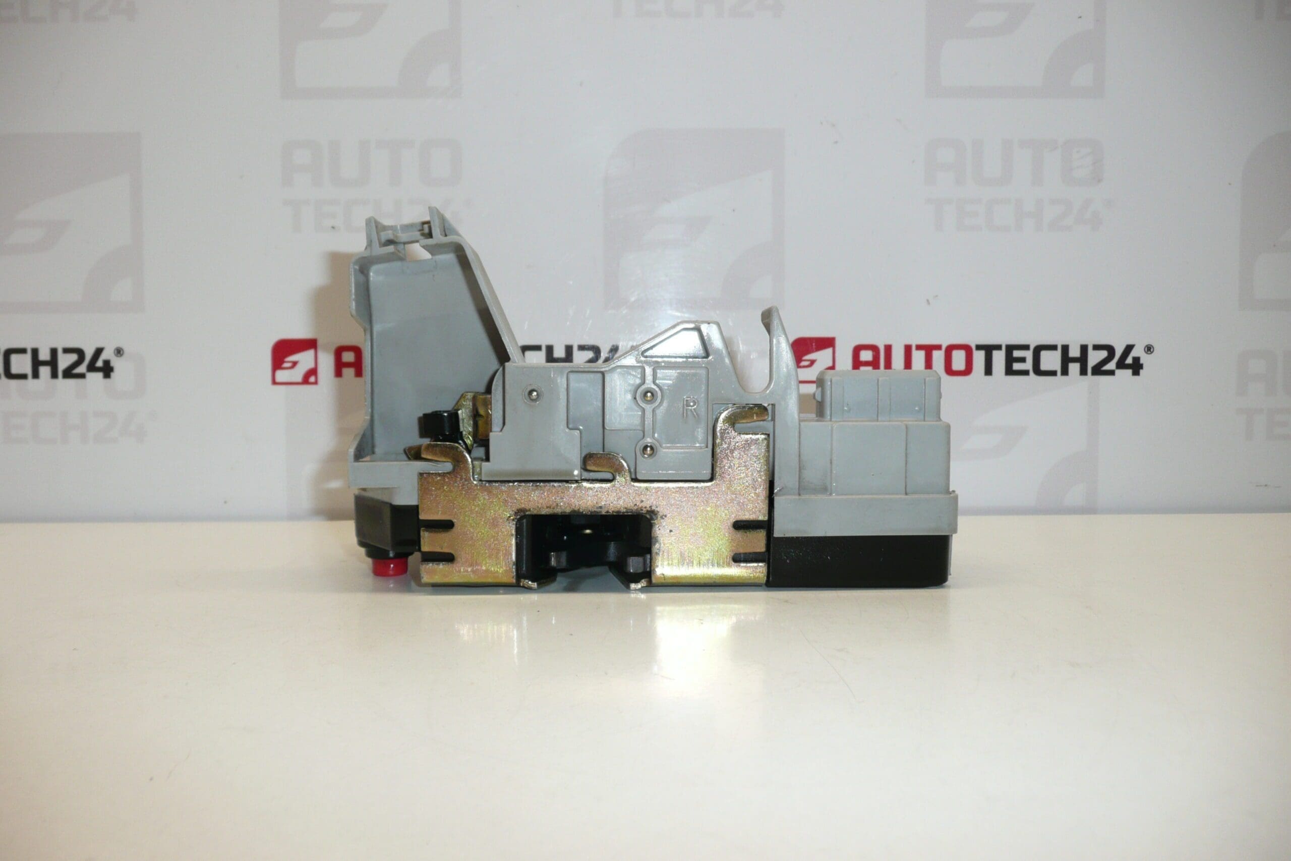 Zámok pravých zadných dverí Peugeot 307 9138C0 – Obrázok 2