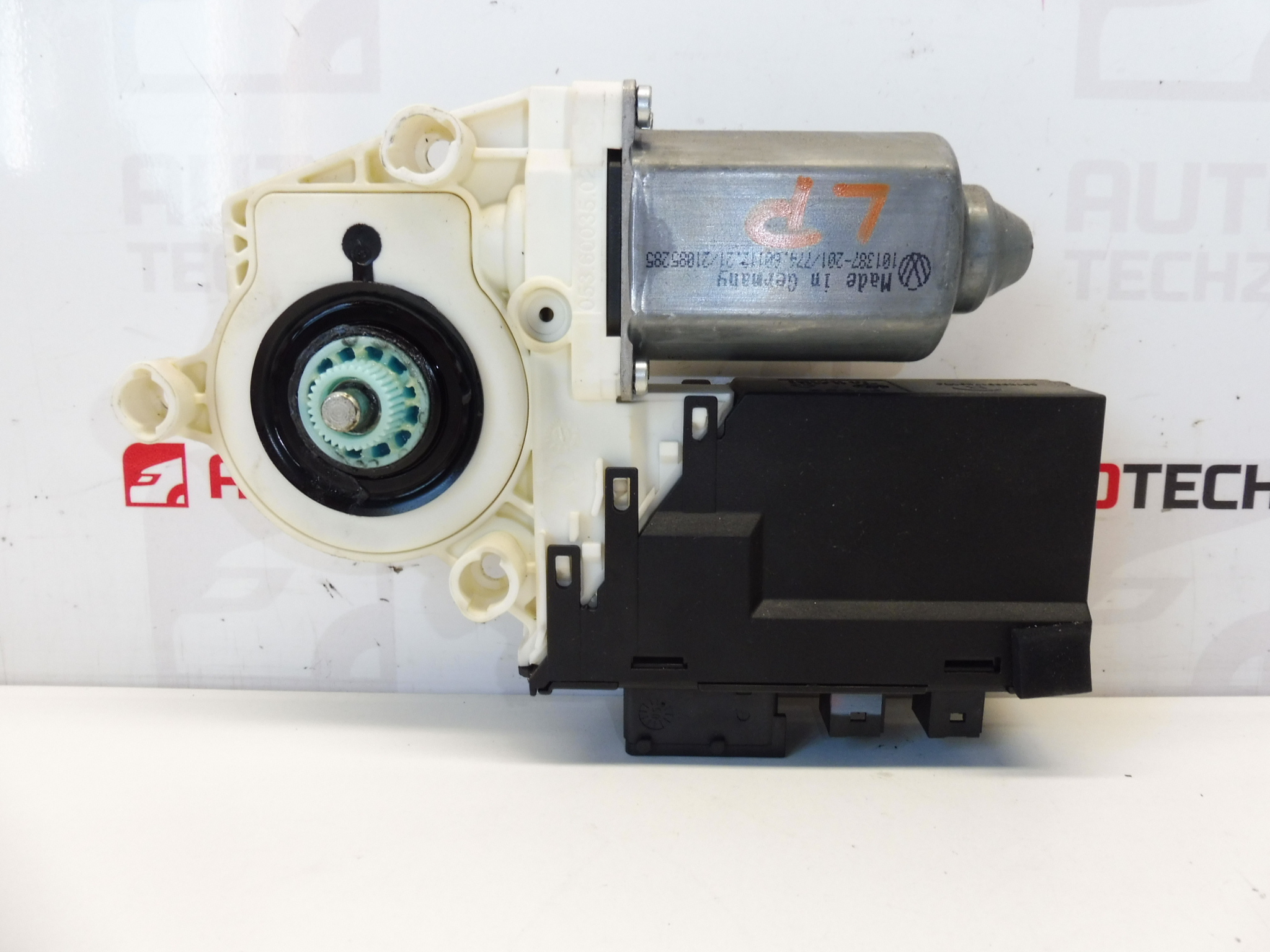 Motor sťahovania ľavého predného okna Citroën Peugeot 1400208480 9221V4