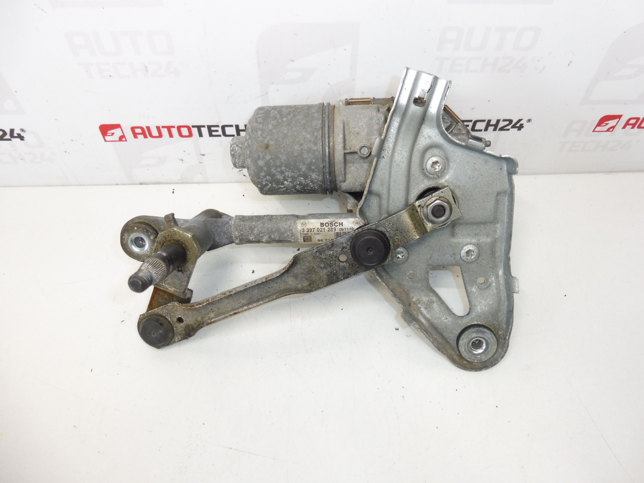 Motor pravého stierača Peugeot 5008 9671062380 6405PX