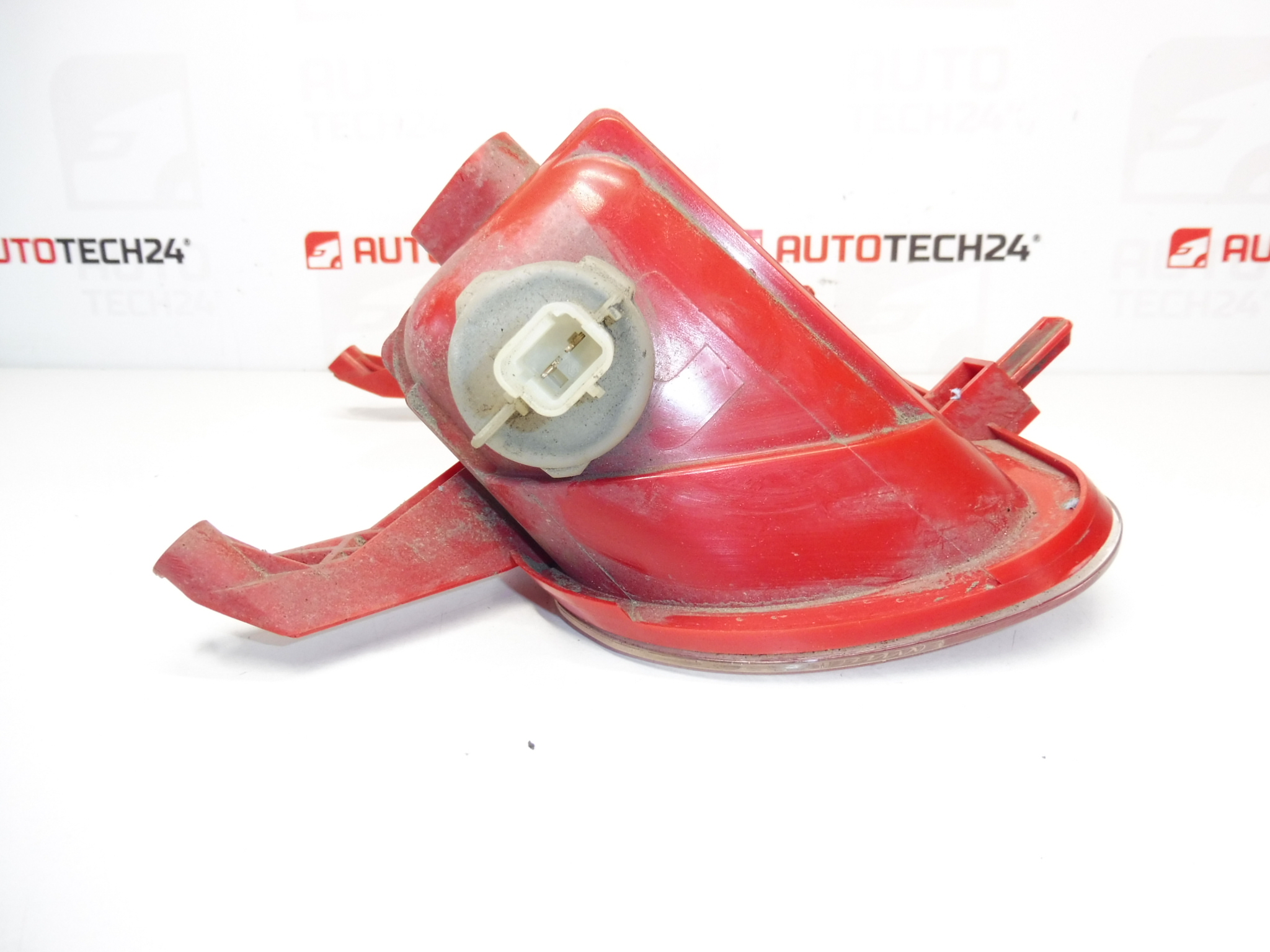 Zadná parkovacia lampa Peugeot 5008 9686161580 6351JK