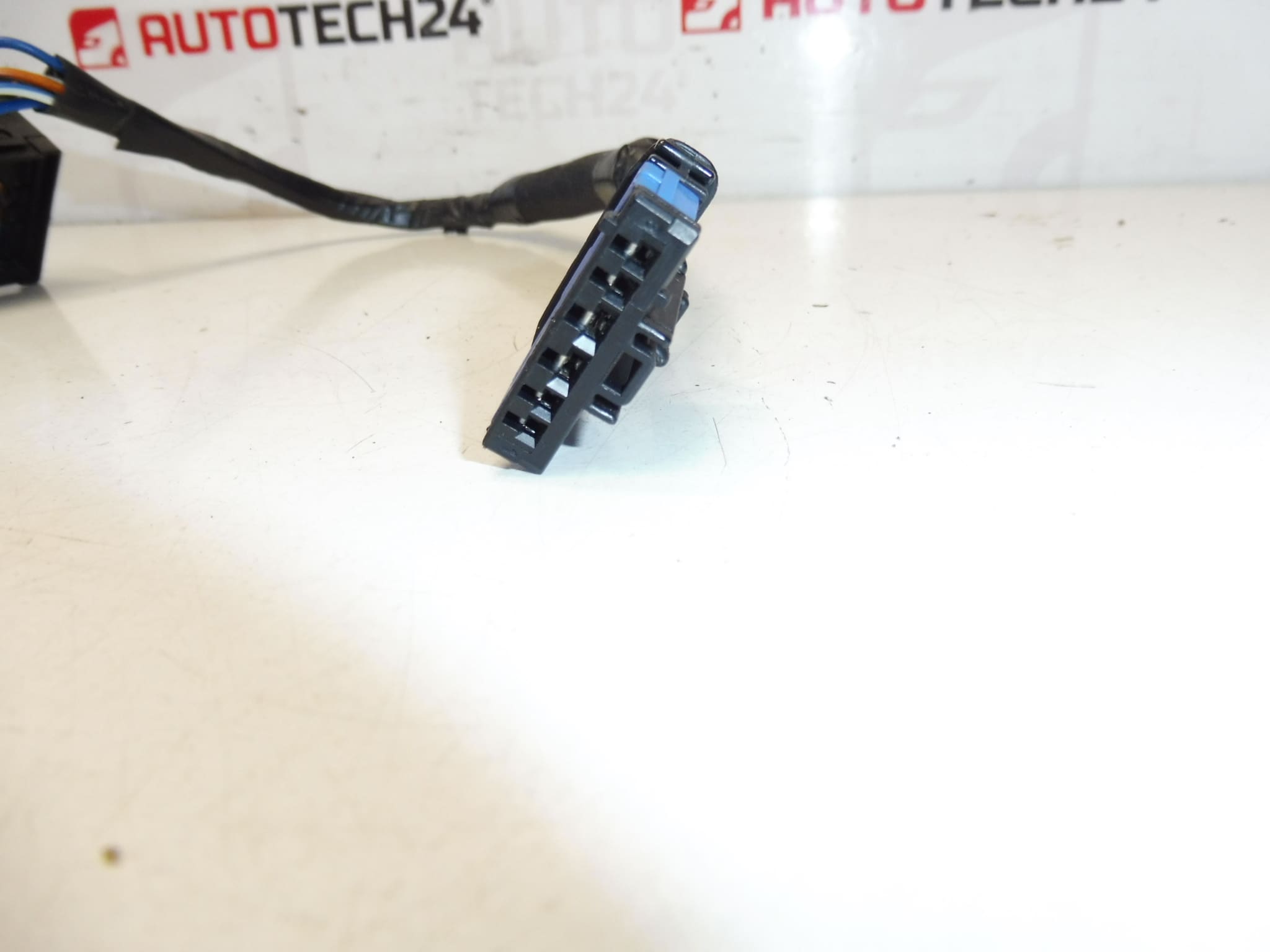 Ovládač sedadla Citroën Peugeot 944931700ZL 6554H9 – Obrázok 2