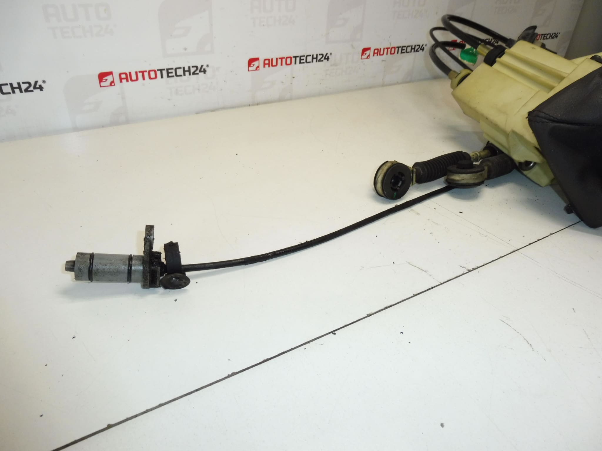 Kulisa a táhla radenia 6-stupňovej prevodovky Citroën Peugeot 2400P7 2444X8 241059 – Obrázok 2