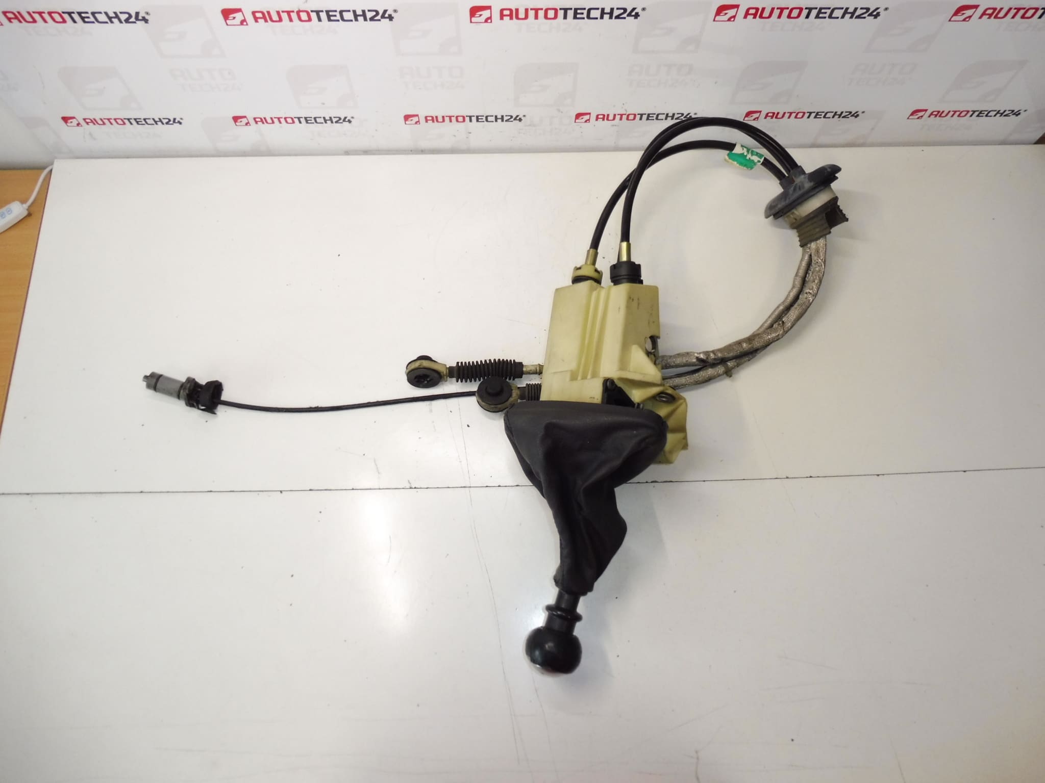 Pozadie a posun 6 rýchlostí Citroën Peugeot 2400p7 2444x8 241059