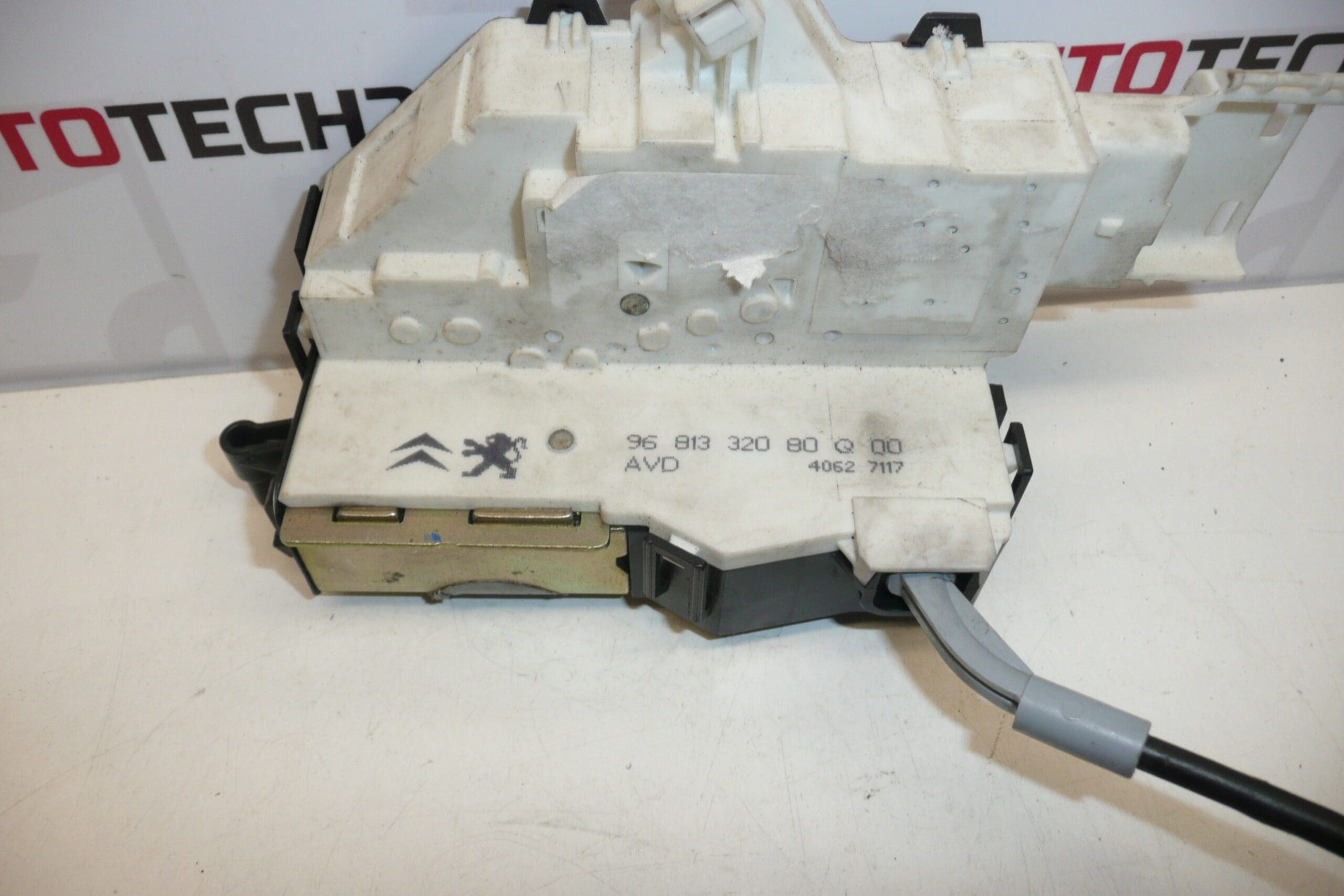 Zámok pravých dverí Citroën C4 3DV 9681332080 9136EV – Obrázok 2