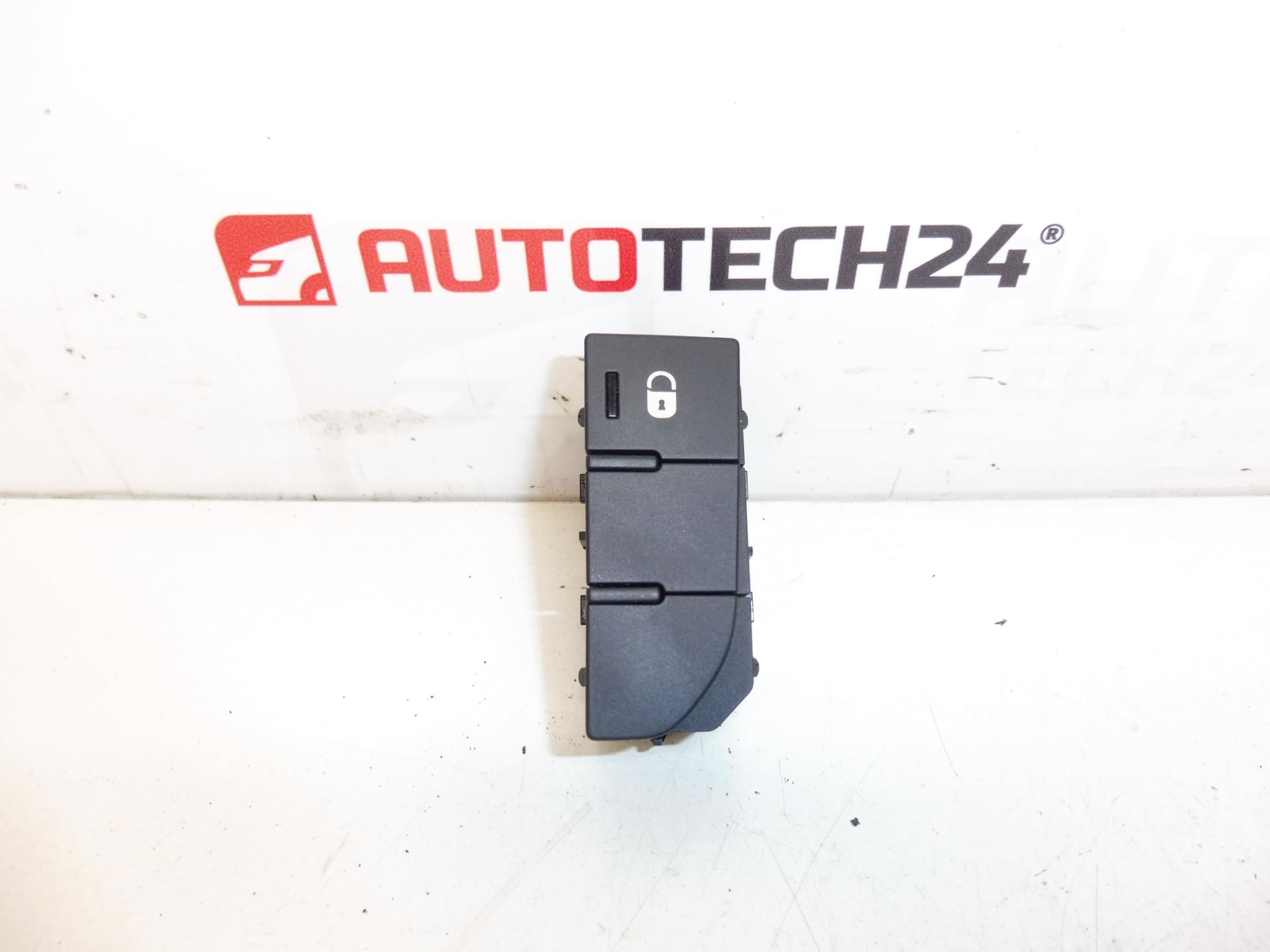 Central zámkový spínač Citroën C5 X7 96637757D 649049