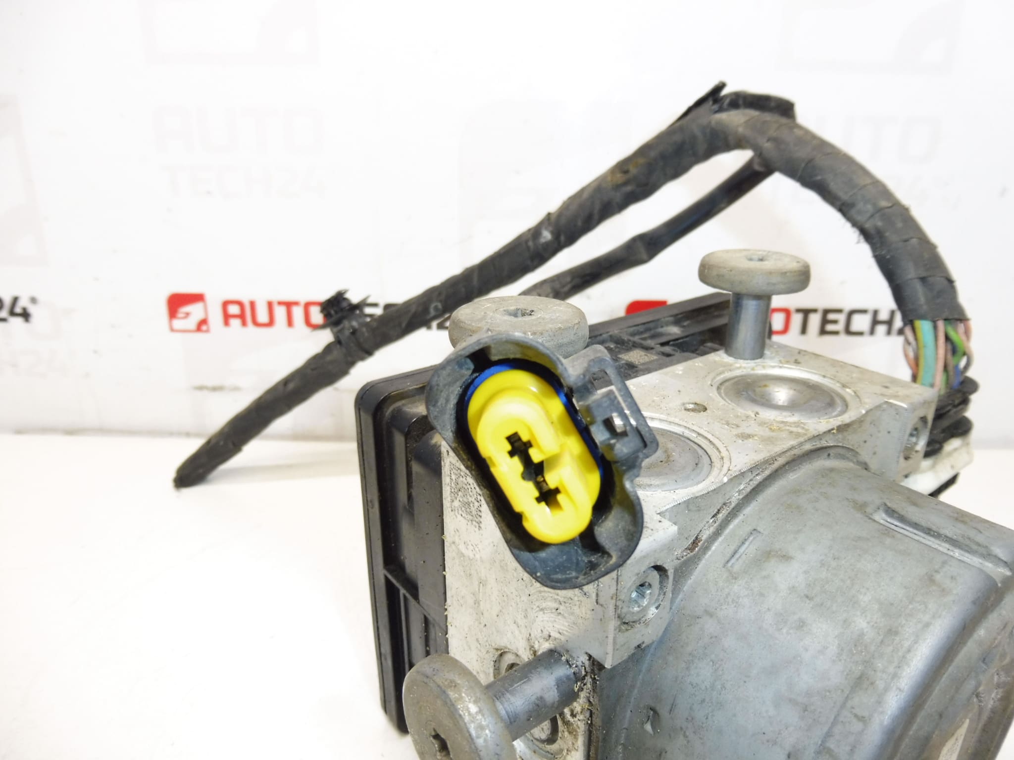 Riadiaca jednotka ABS/ESP pre Citroën a Peugeot 9817031680 10.0915-3947.3 1682592280 – Obrázok 2