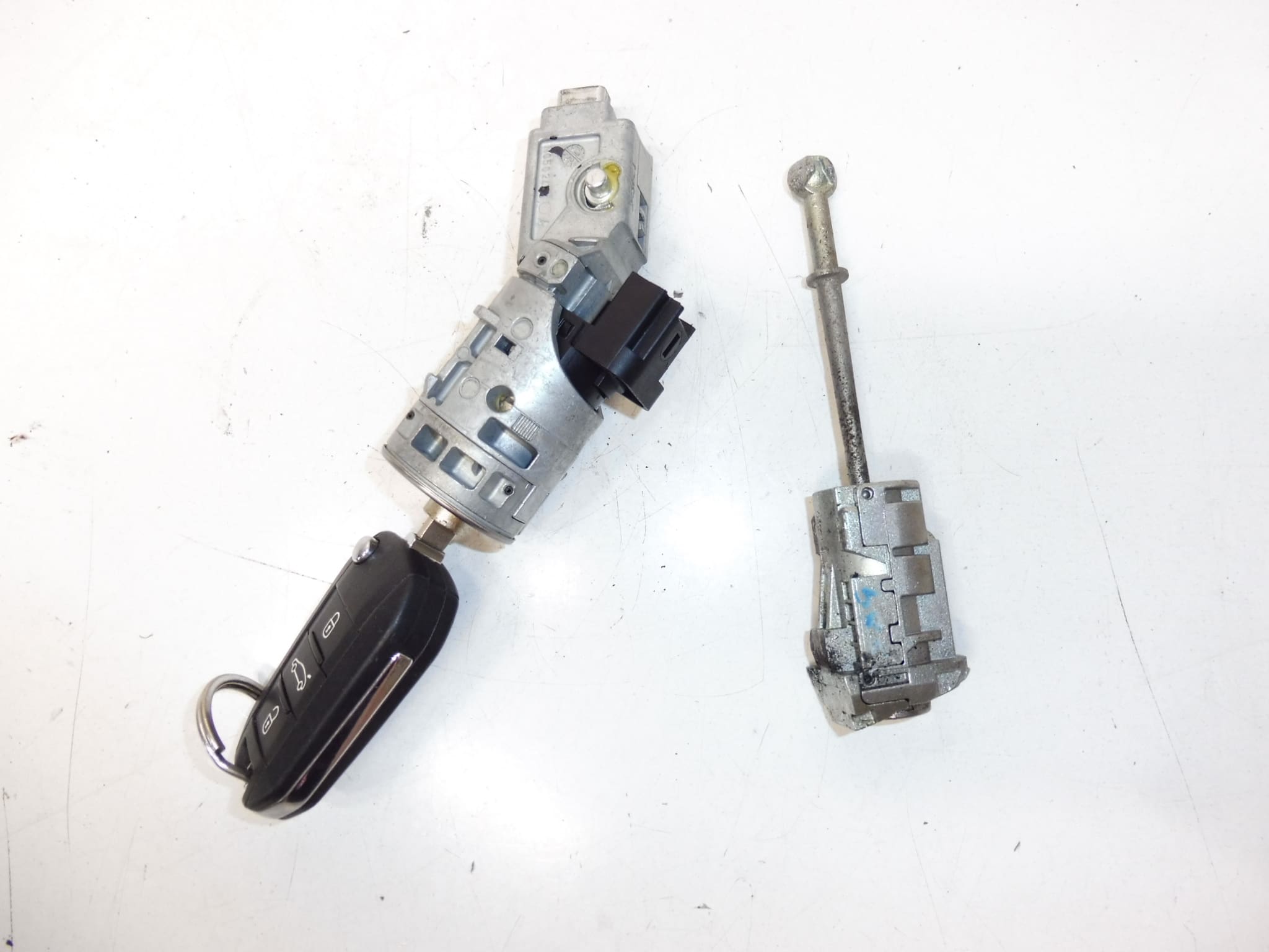 1 vzdialený kľúč Peugeot 301 9678792480 4162WK