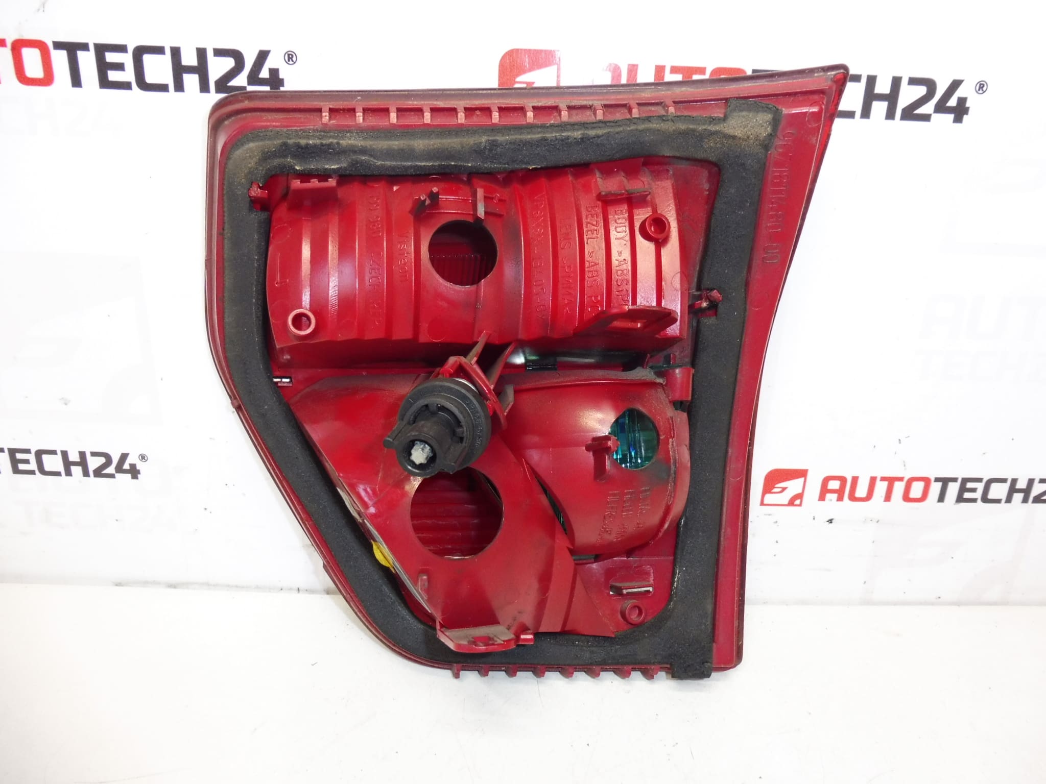 Zadné ľavé vnútorné svetlo Citroën C5 X7 9671811480 6351JR – Obrázok 2