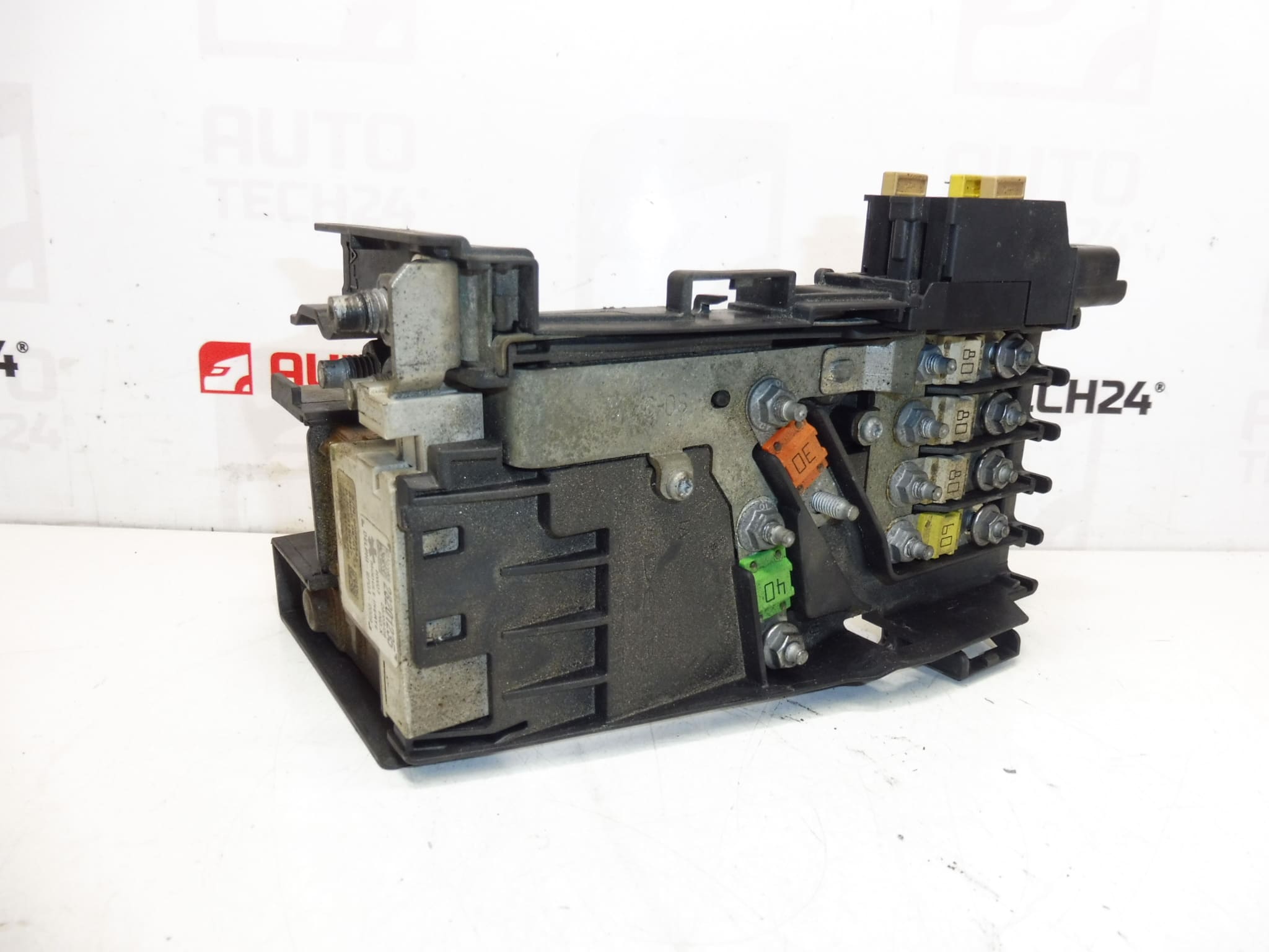 Pojistkový modul Citroën Peugeot 9665794680 28201235 6500HE – Obrázok 2