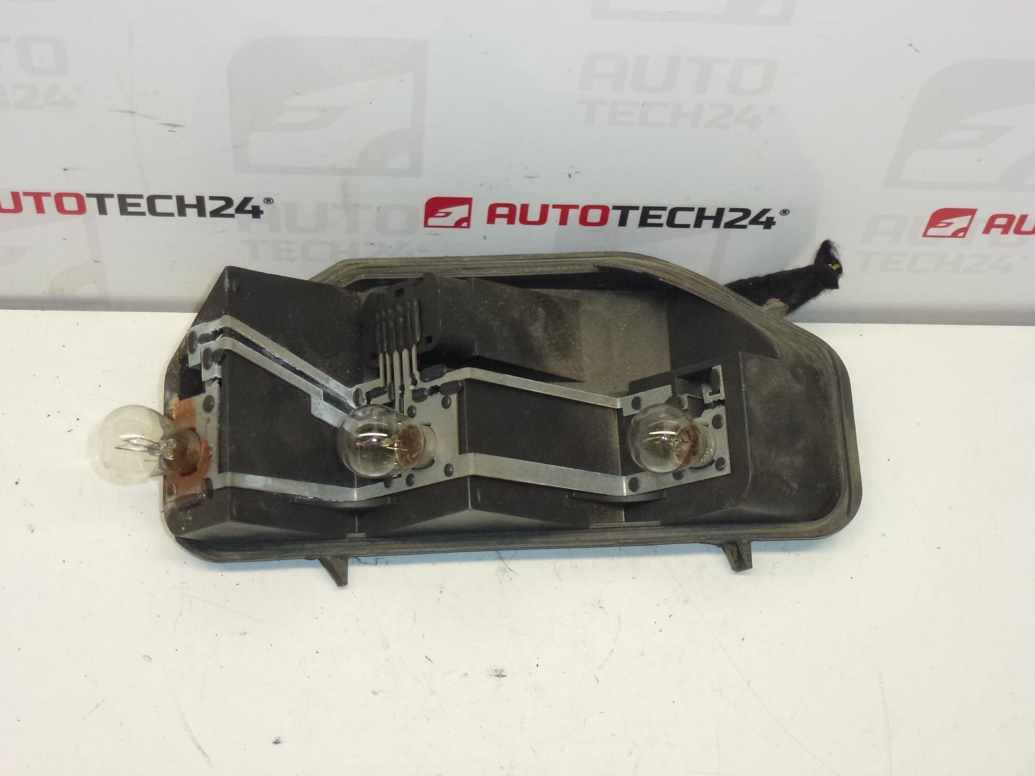 Pätica s kabelážou pravej zadnej lampy Peugeot 407 KOMBI 6351T3 6351FR