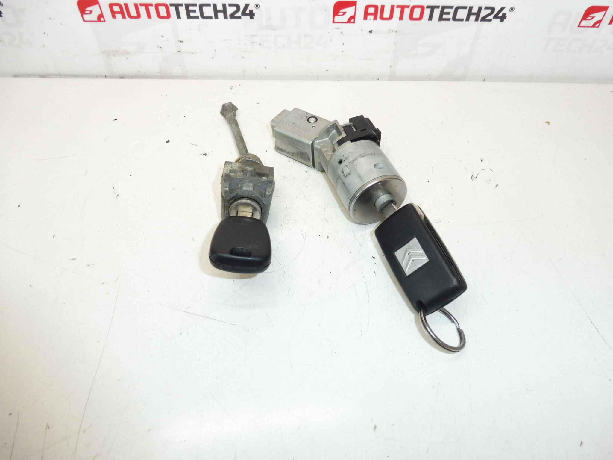 Sada zámkov a 2 kľúčov Citroën Peugeot 4162KF 4162KC