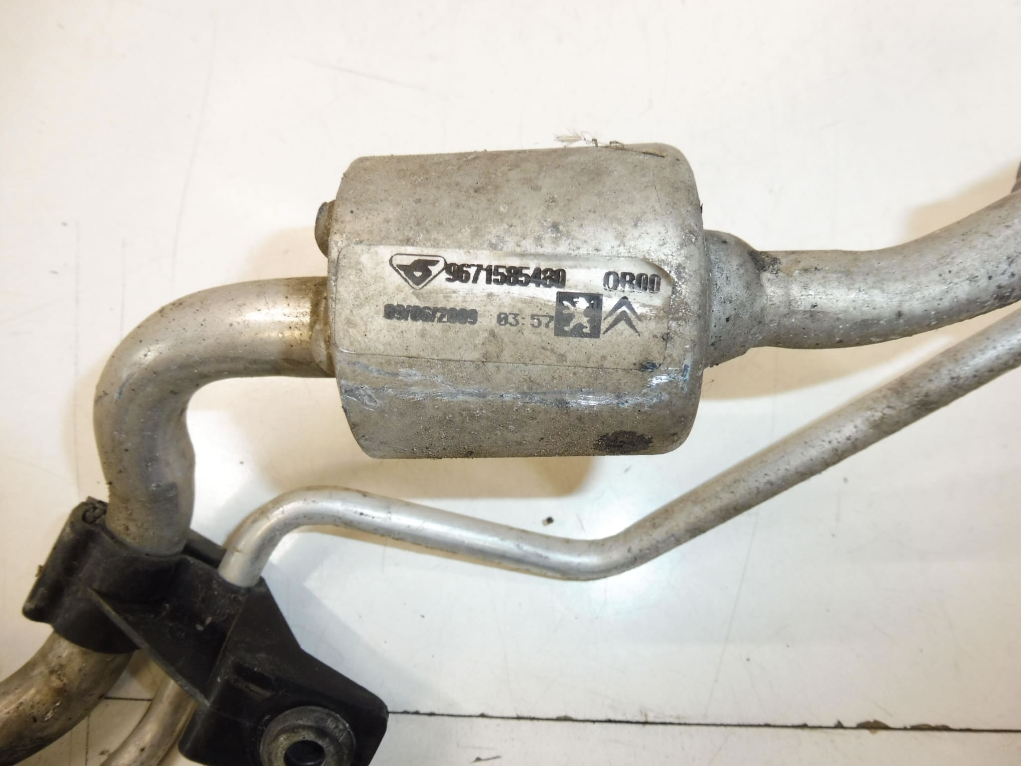 Trubka klimatizácie Citroën C3 Picasso Peugeot 207 9671585480 9678309780 6477J3 – Obrázok 2