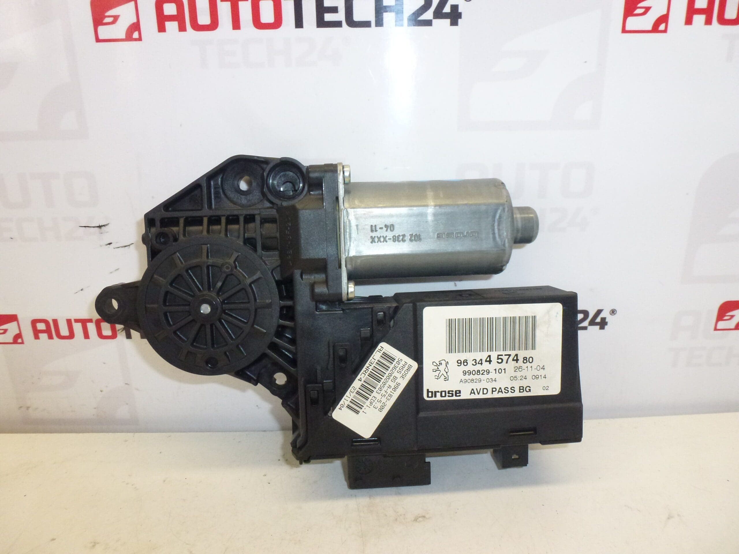 Motor sťahovania pravého predného okna Peugeot 307 9634457480 9222N3